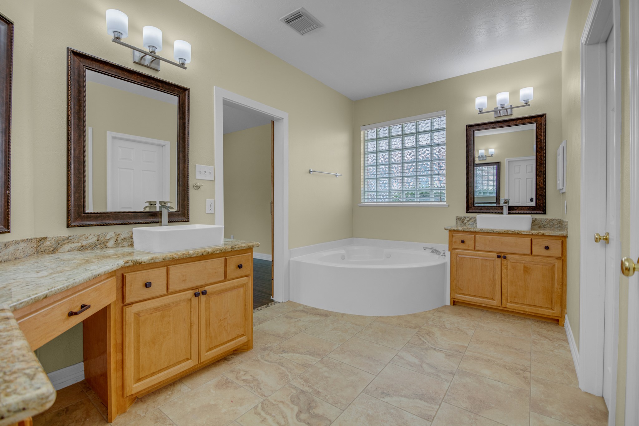 2919 Silverbit Trail Lane Property Photo 19