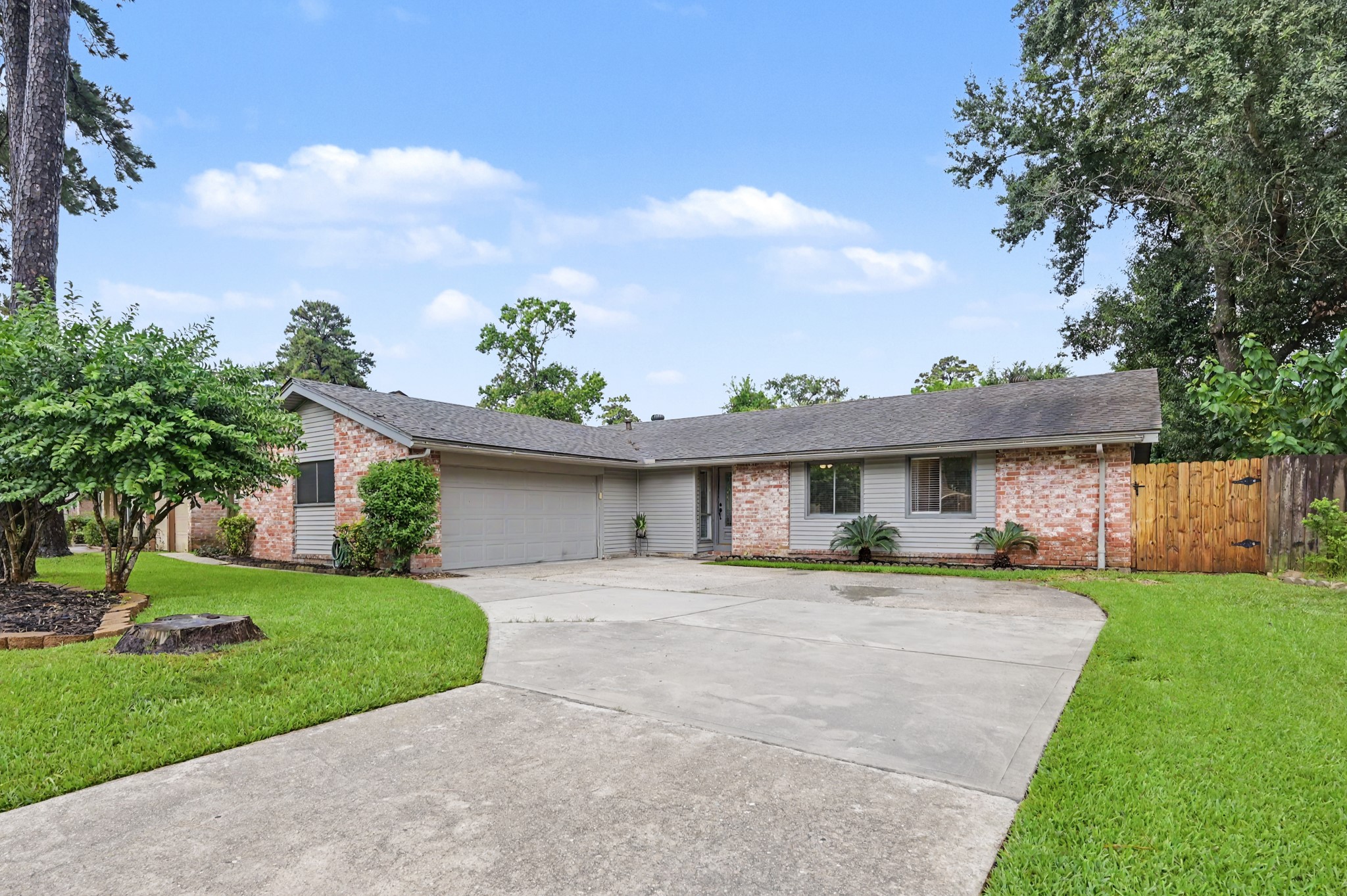 23327 Naples Drive Property Photo 1