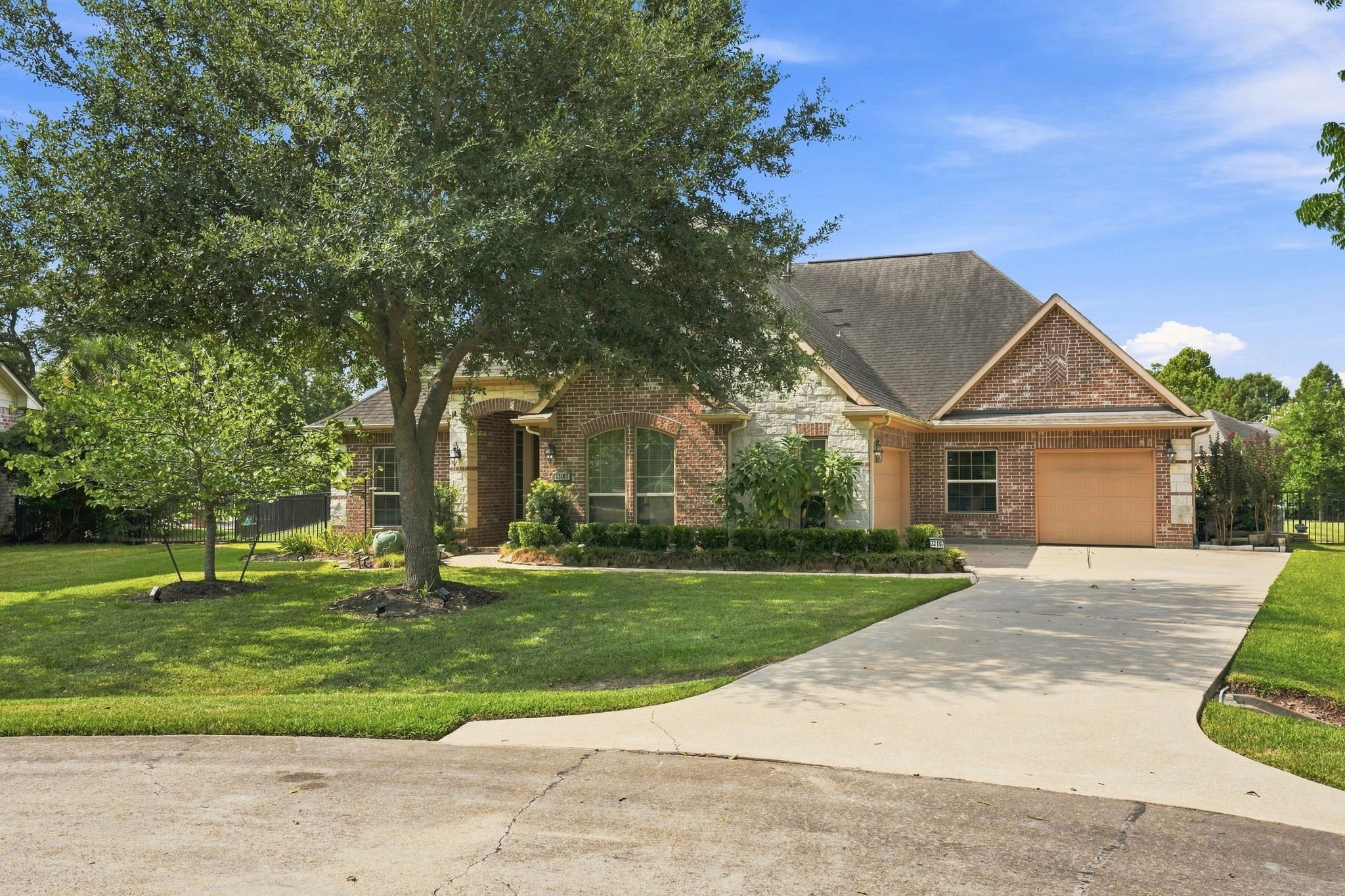 33107 Whickham Circle Property Photo 2