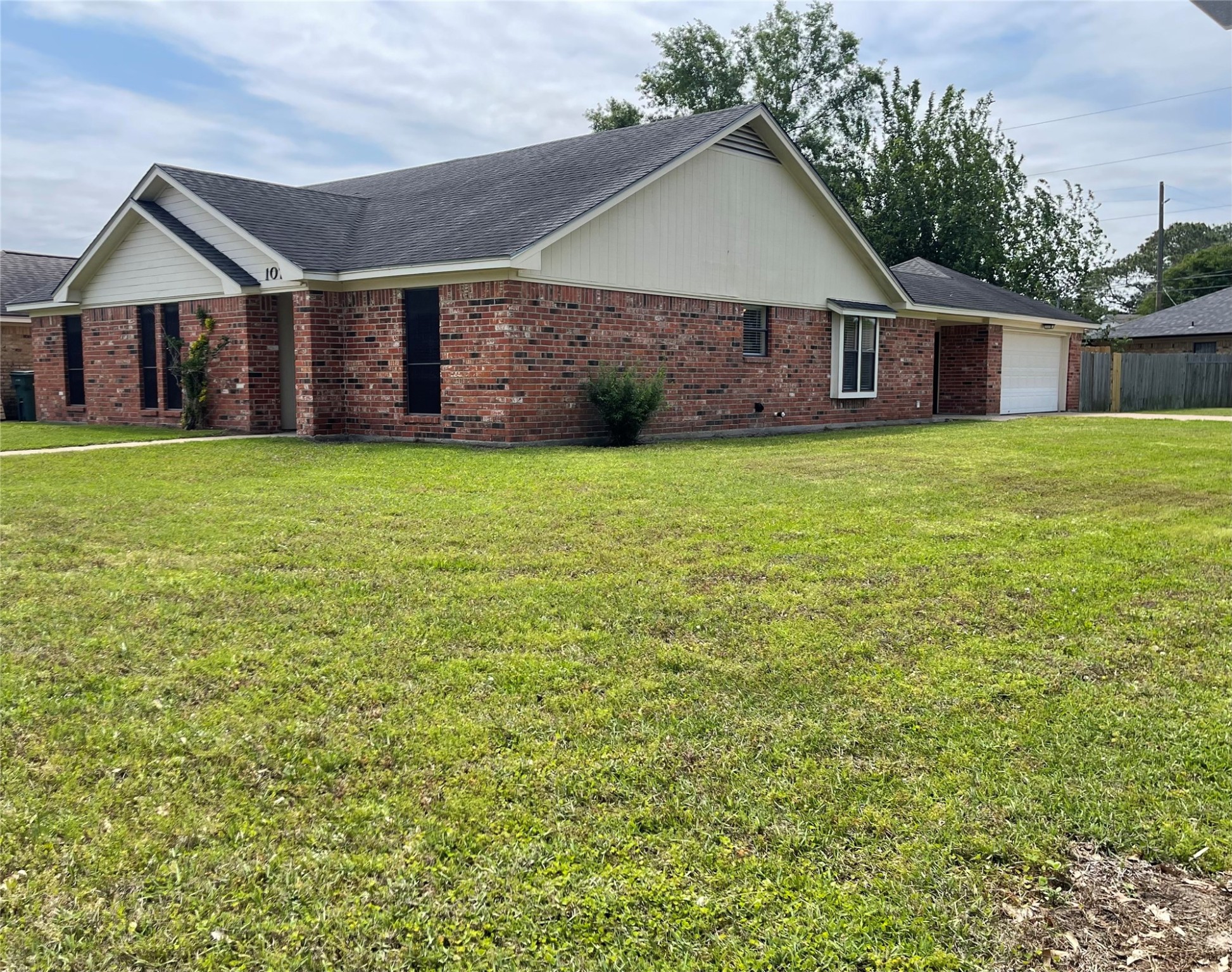1075 Meadowland Drive Property Photo