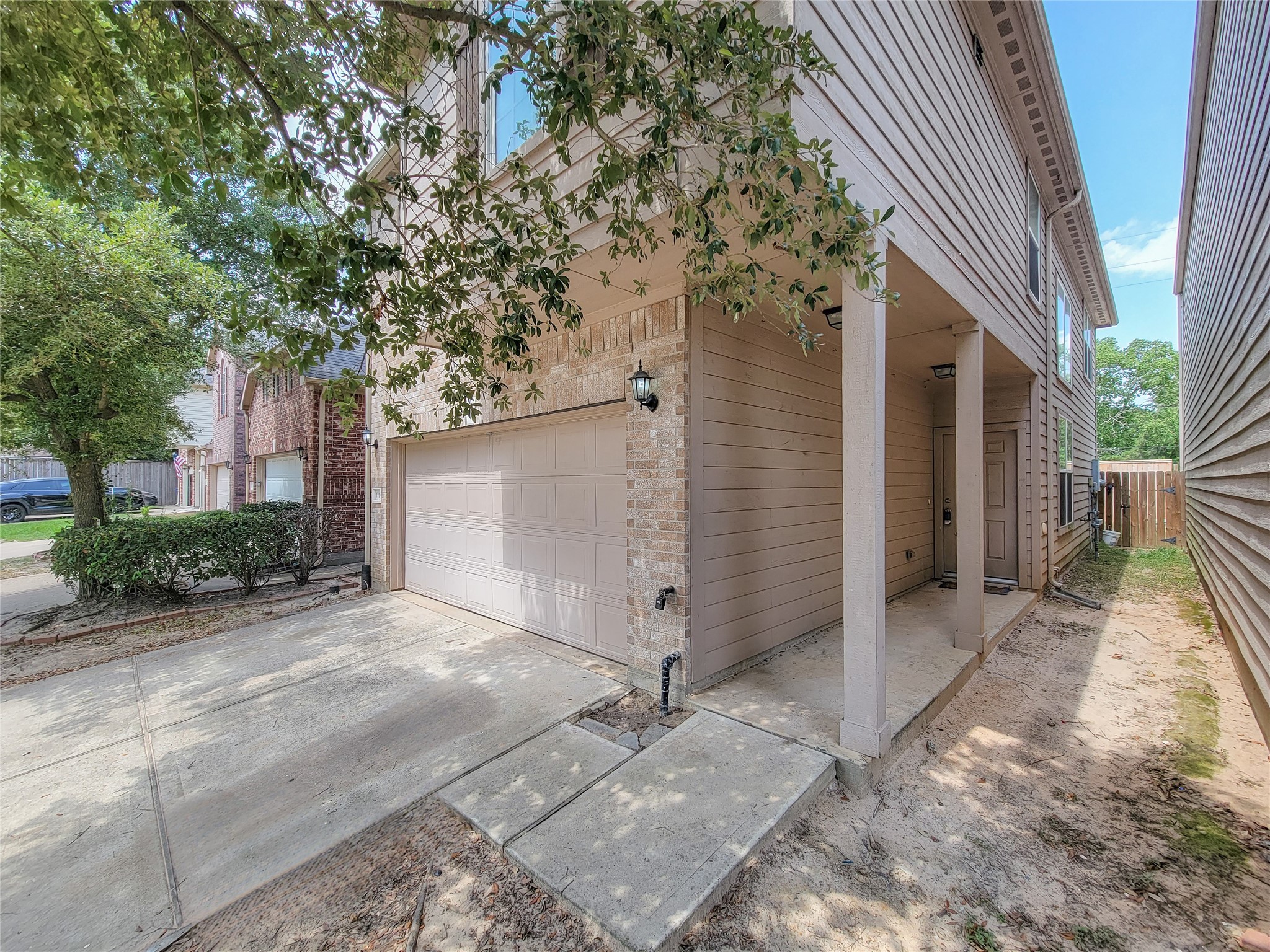 17146 Amarose Property Photo 2