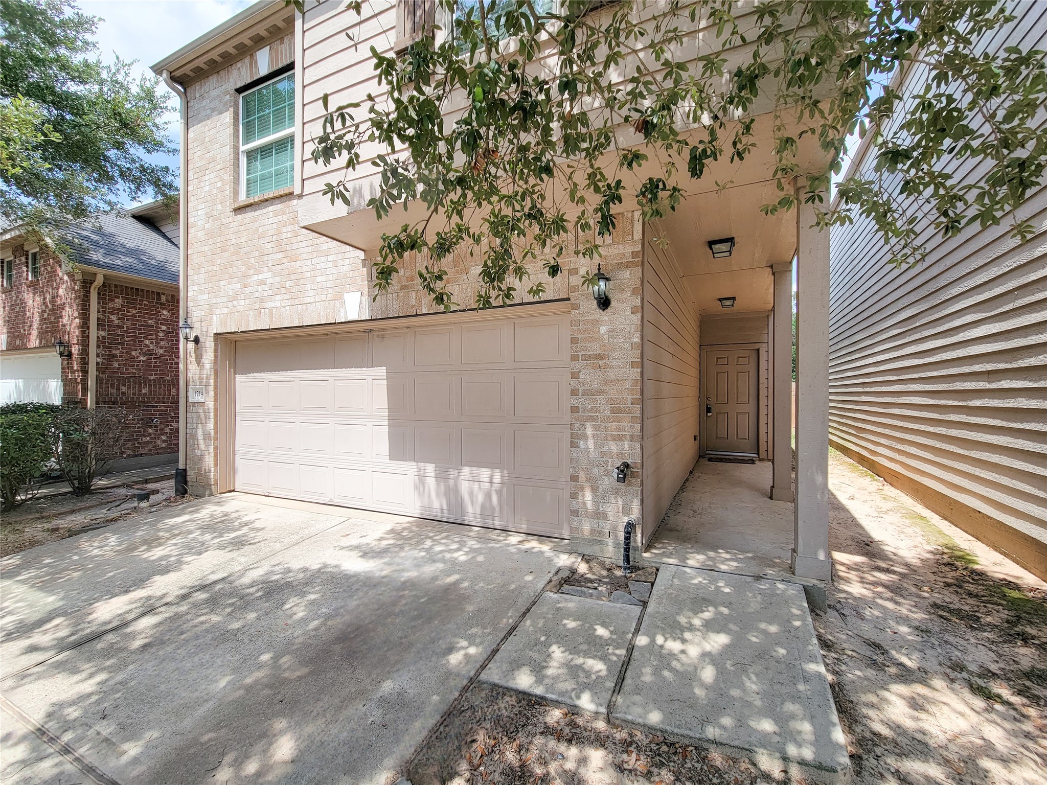 17146 Amarose Property Photo 3