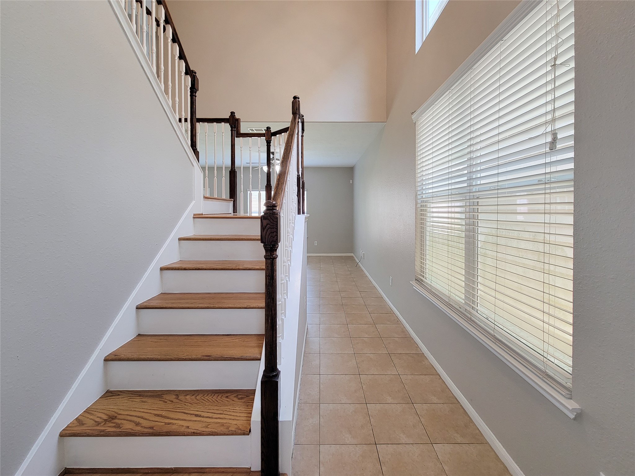 17146 Amarose Property Photo 6