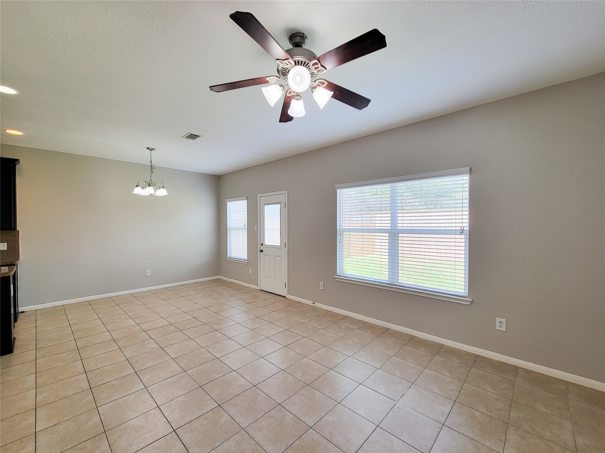17146 Amarose Property Photo 7
