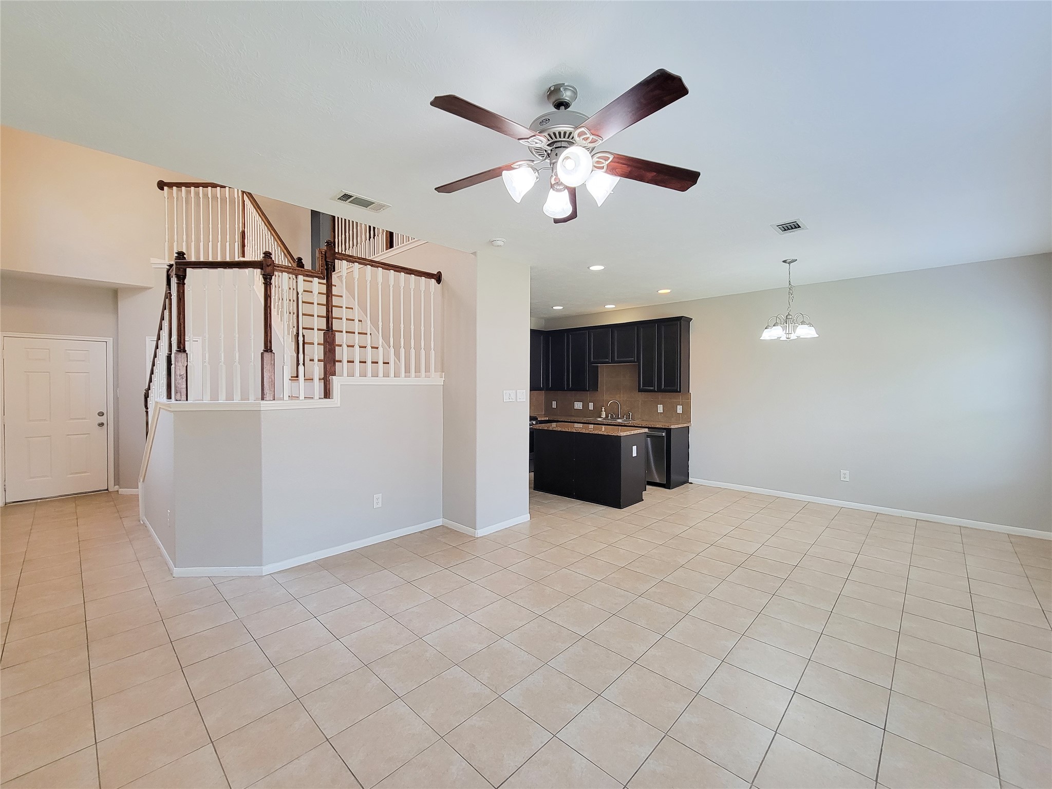 17146 Amarose Property Photo 8