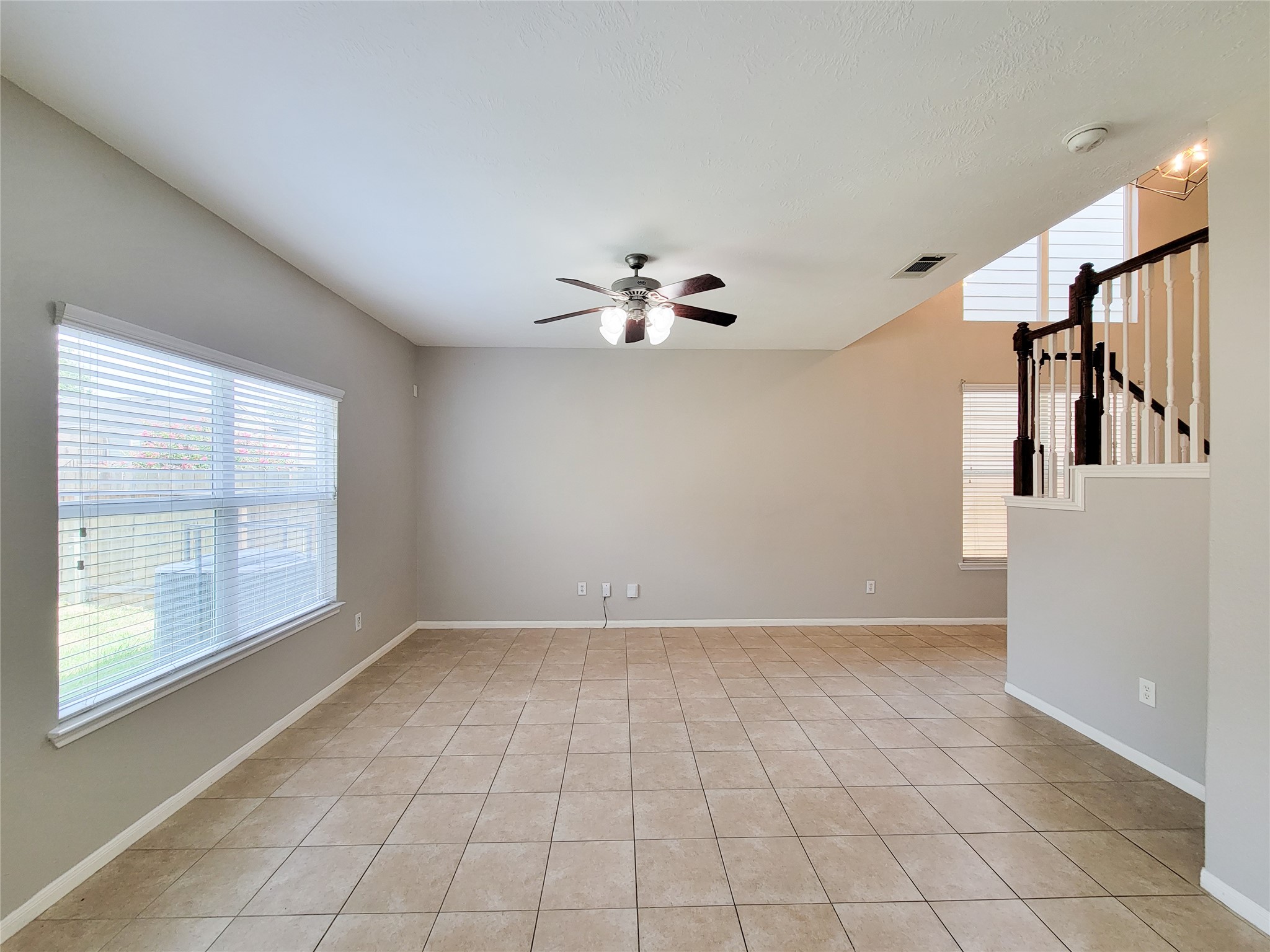 17146 Amarose Property Photo 10