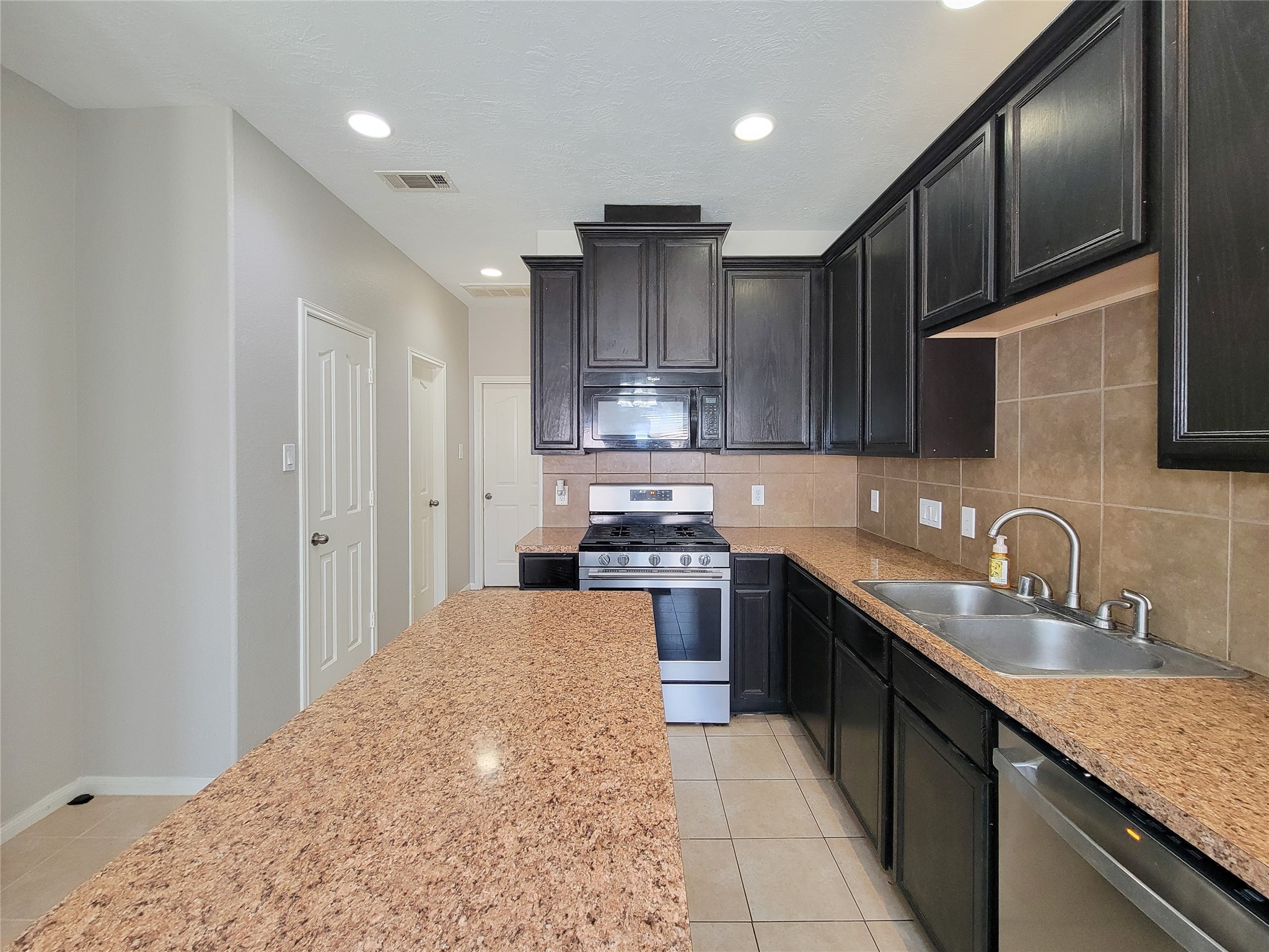 17146 Amarose Property Photo 13
