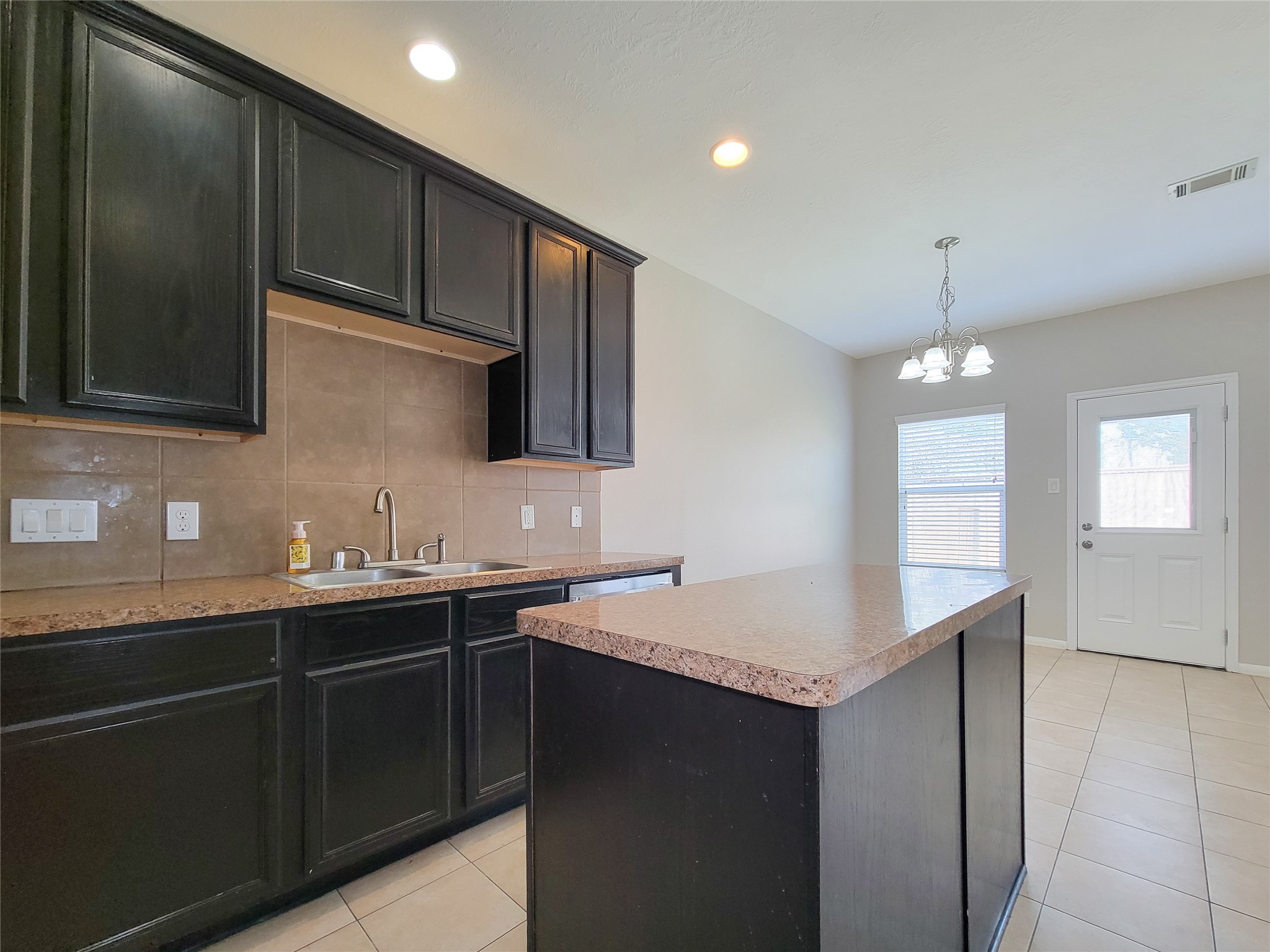 17146 Amarose Property Photo 15