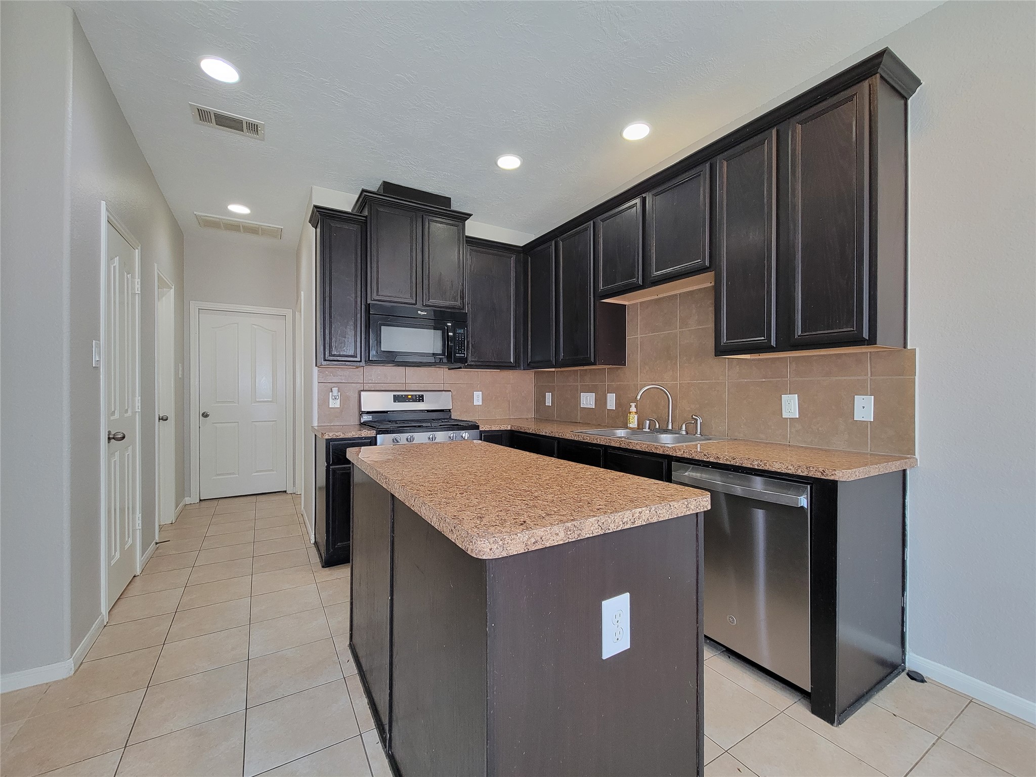 17146 Amarose Property Photo 16