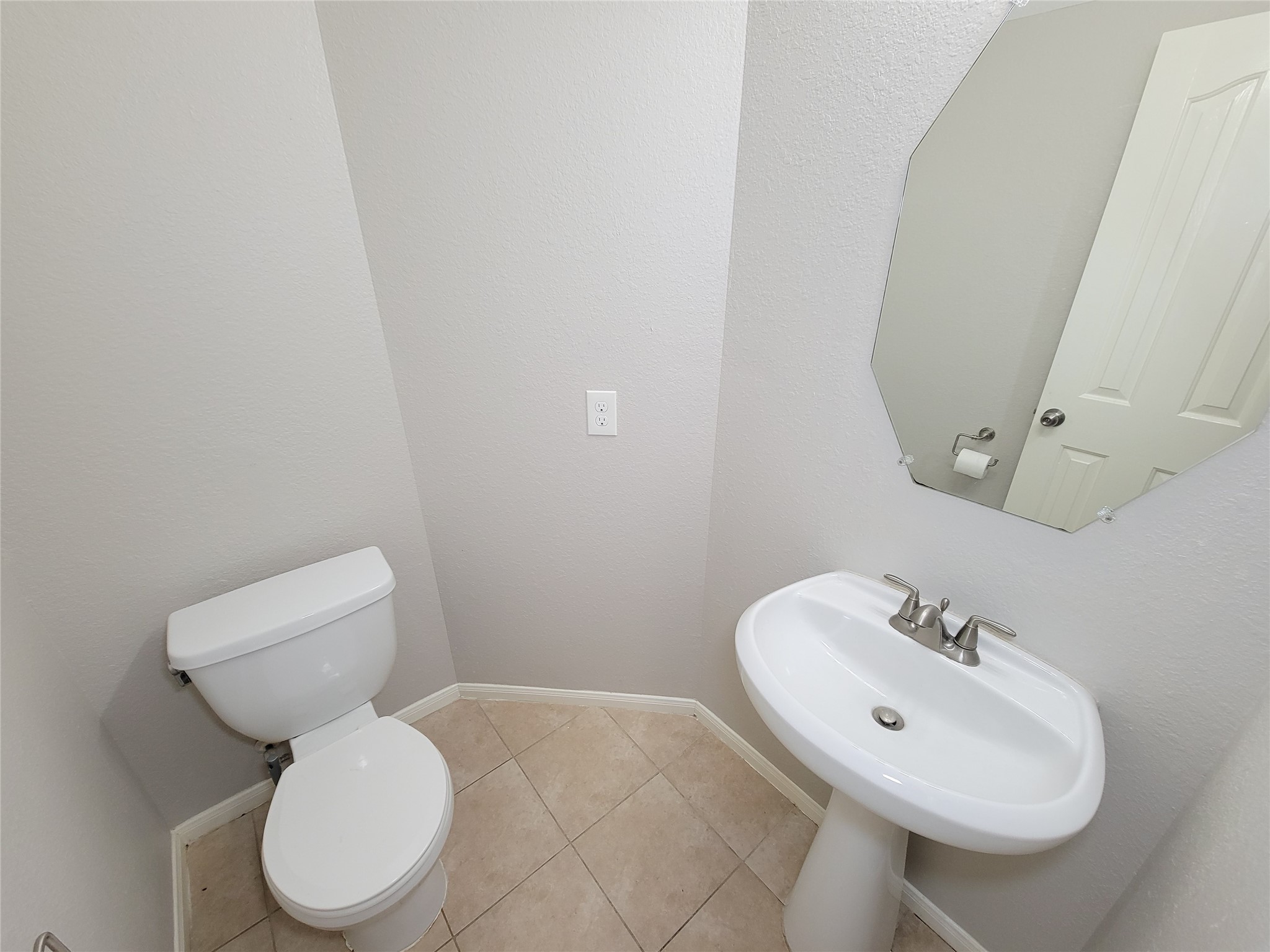 17146 Amarose Property Photo 17