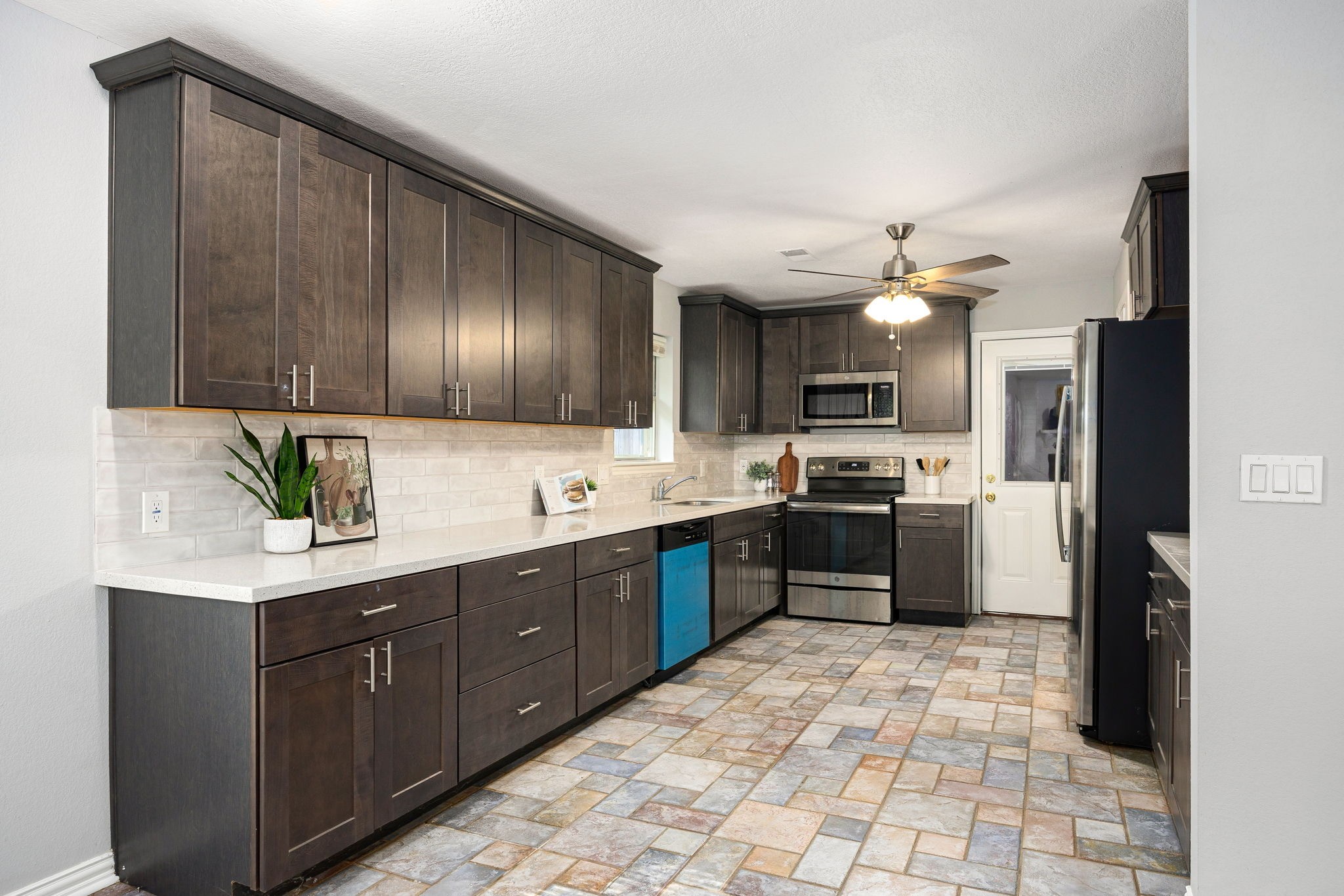218 Chariot Lane Property Photo 6