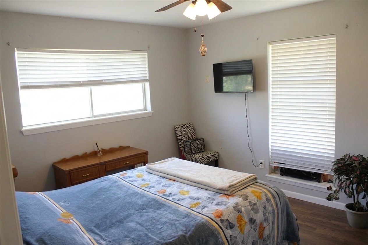 206 Riverside Street Property Photo 7