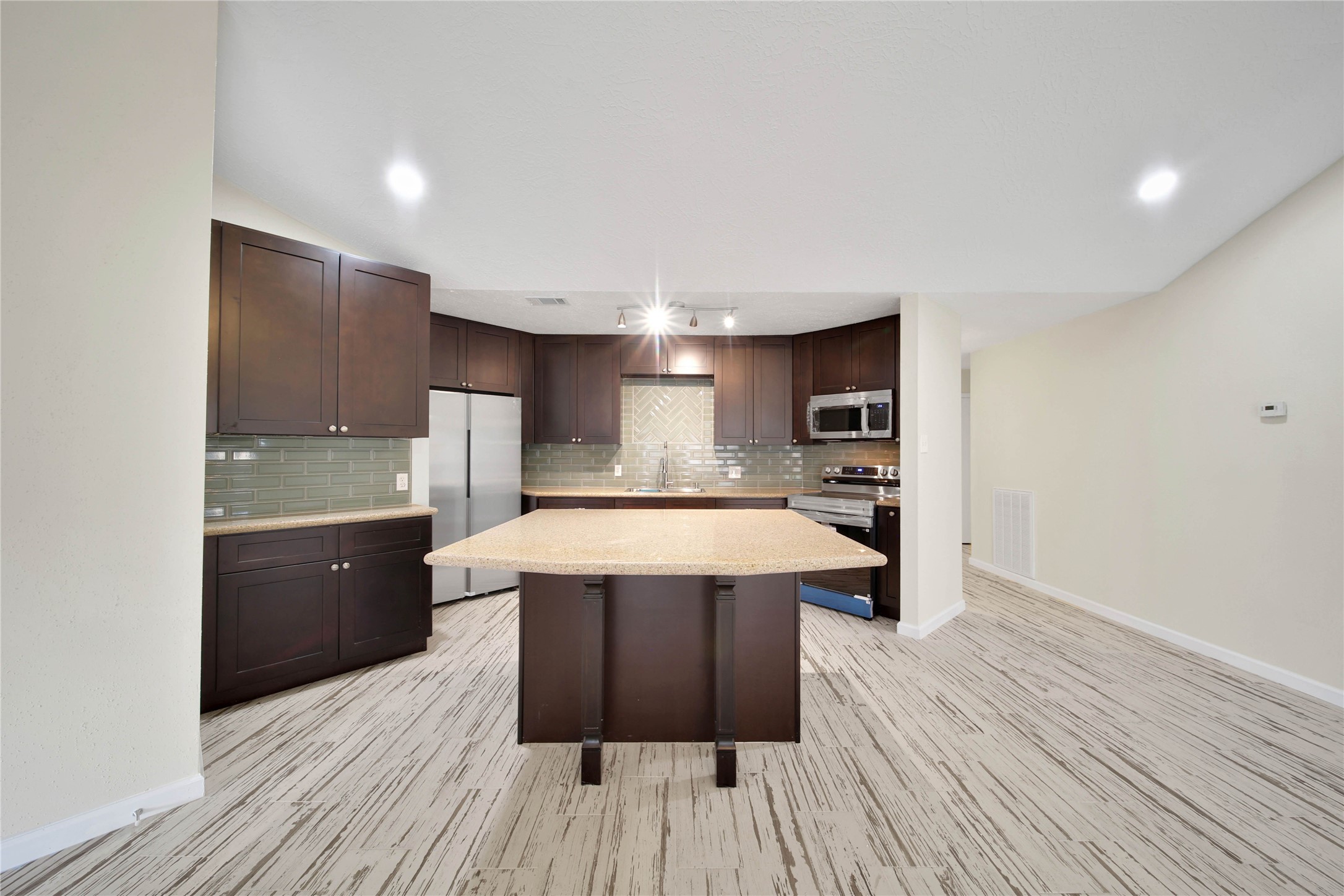 10904 Birch Drive Property Photo 13