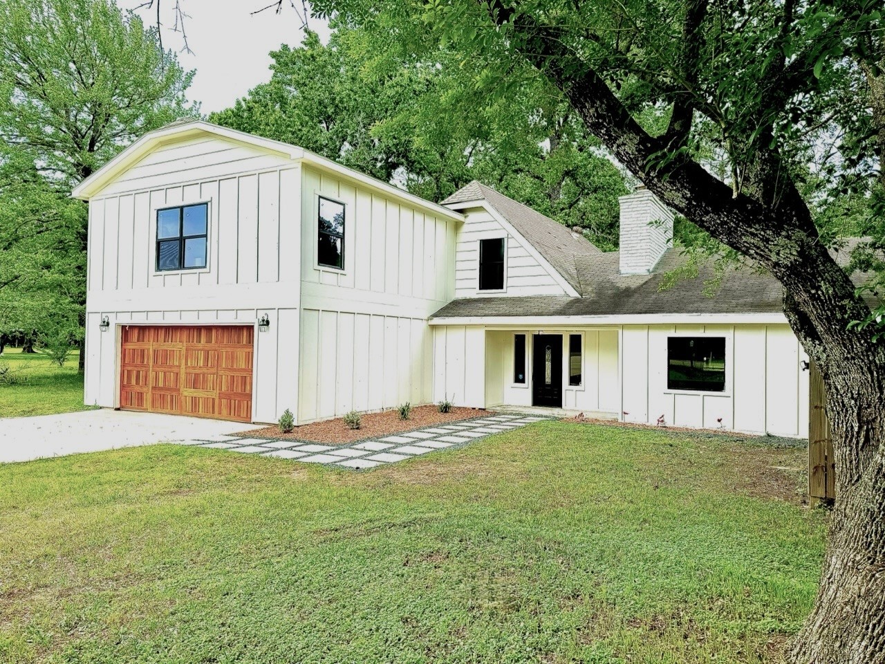 32606 Glenda Drive Property Photo 3
