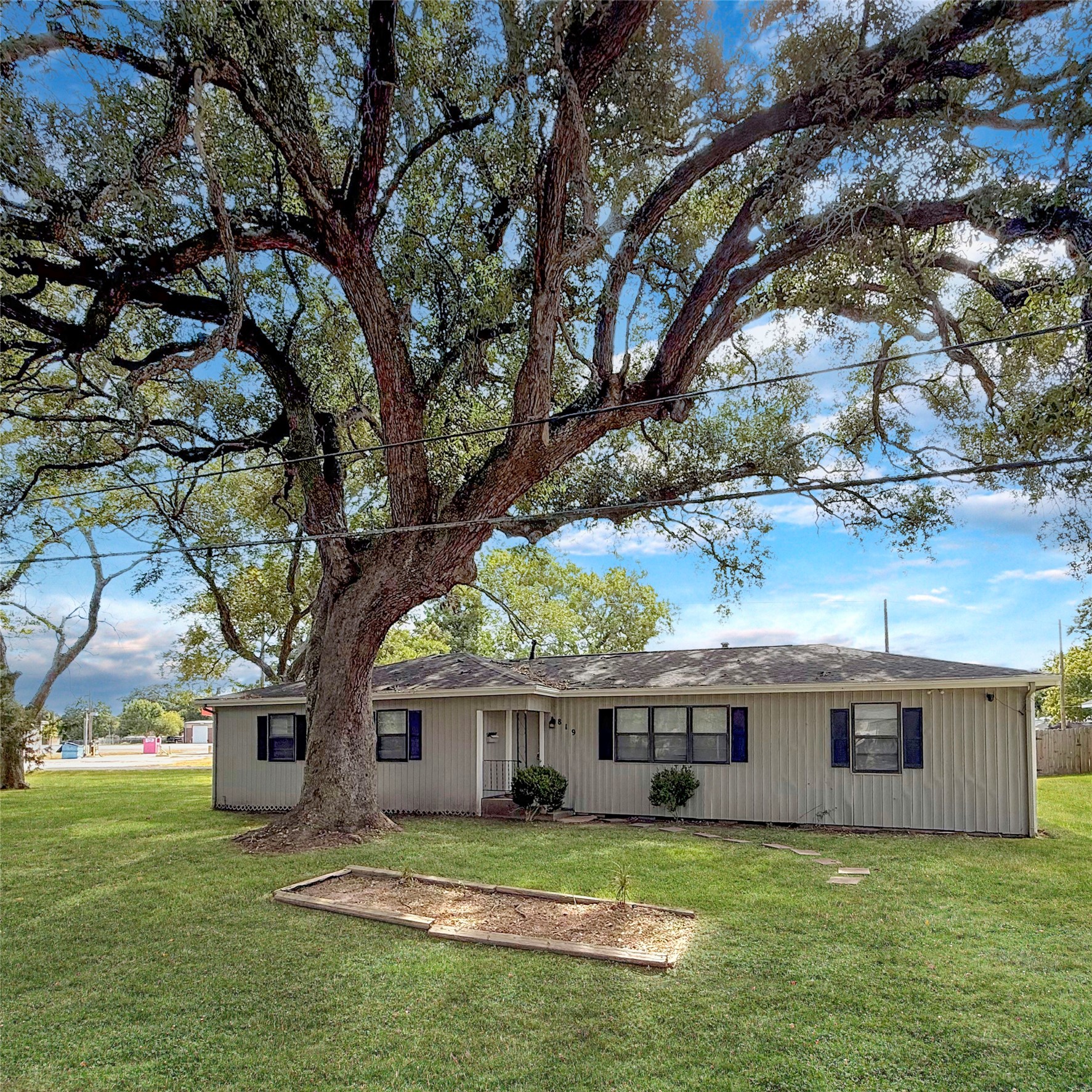 819 W Kyle Road Property Photo 1