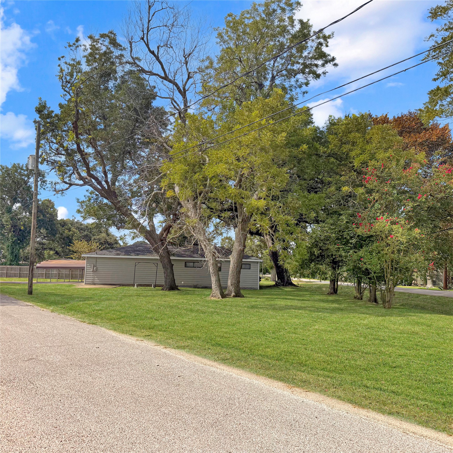 819 W Kyle Road Property Photo 5