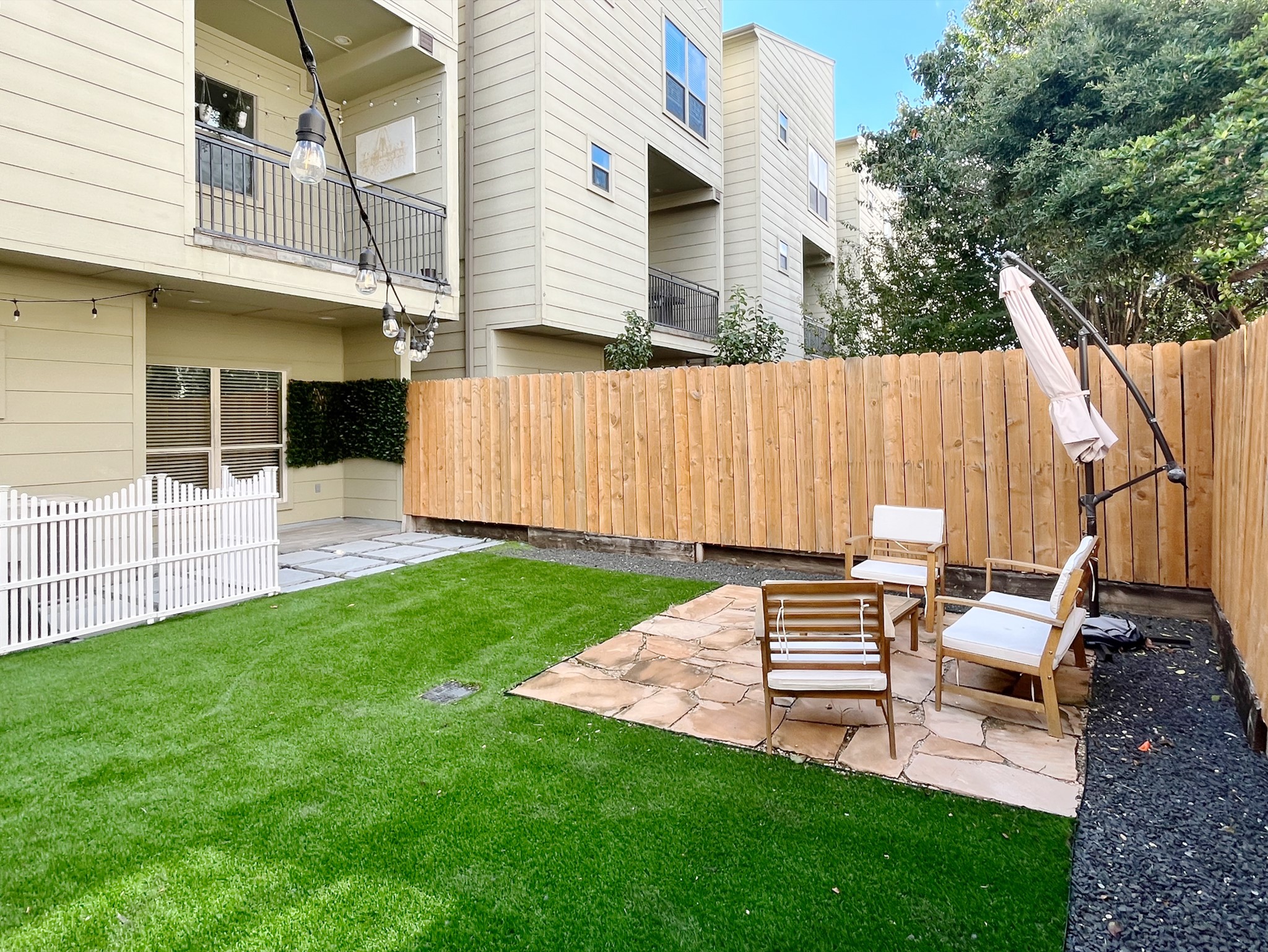 5220 Lillian Street Property Photo 3