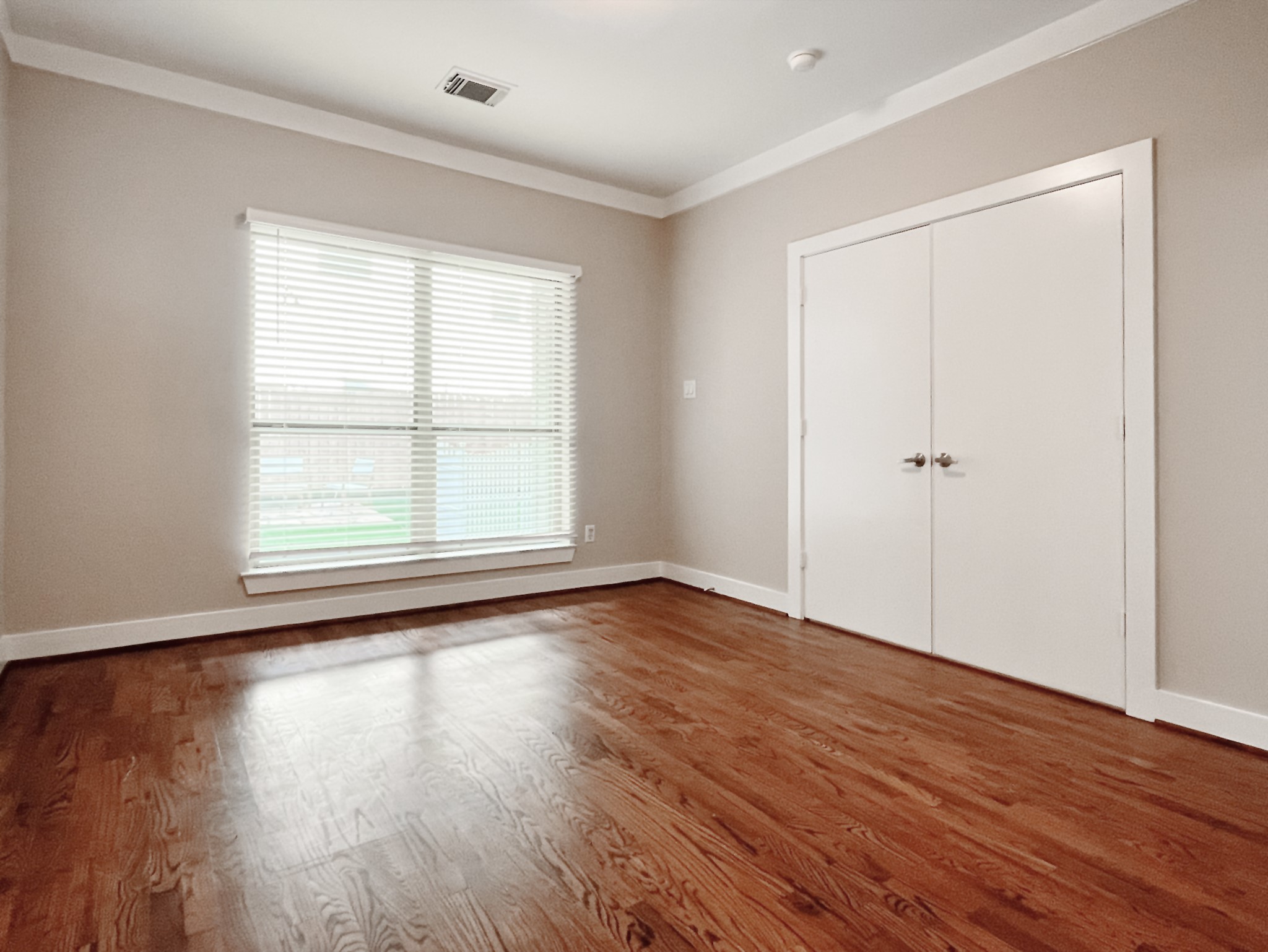 5220 Lillian Street Property Photo 9