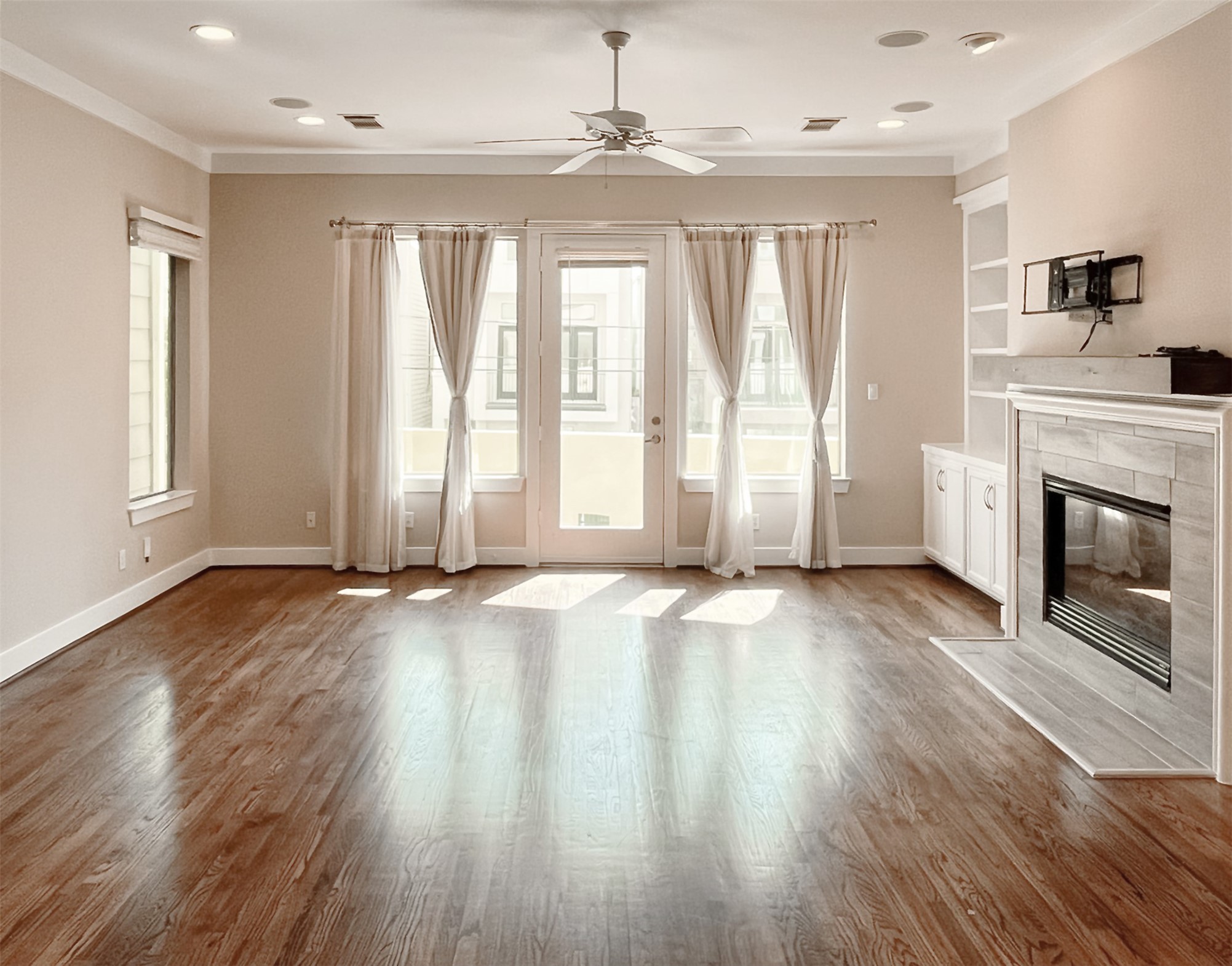 5220 Lillian Street Property Photo 16