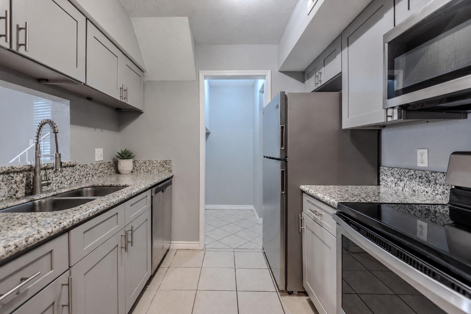 720 Memorial Mews Street Property Photo 3