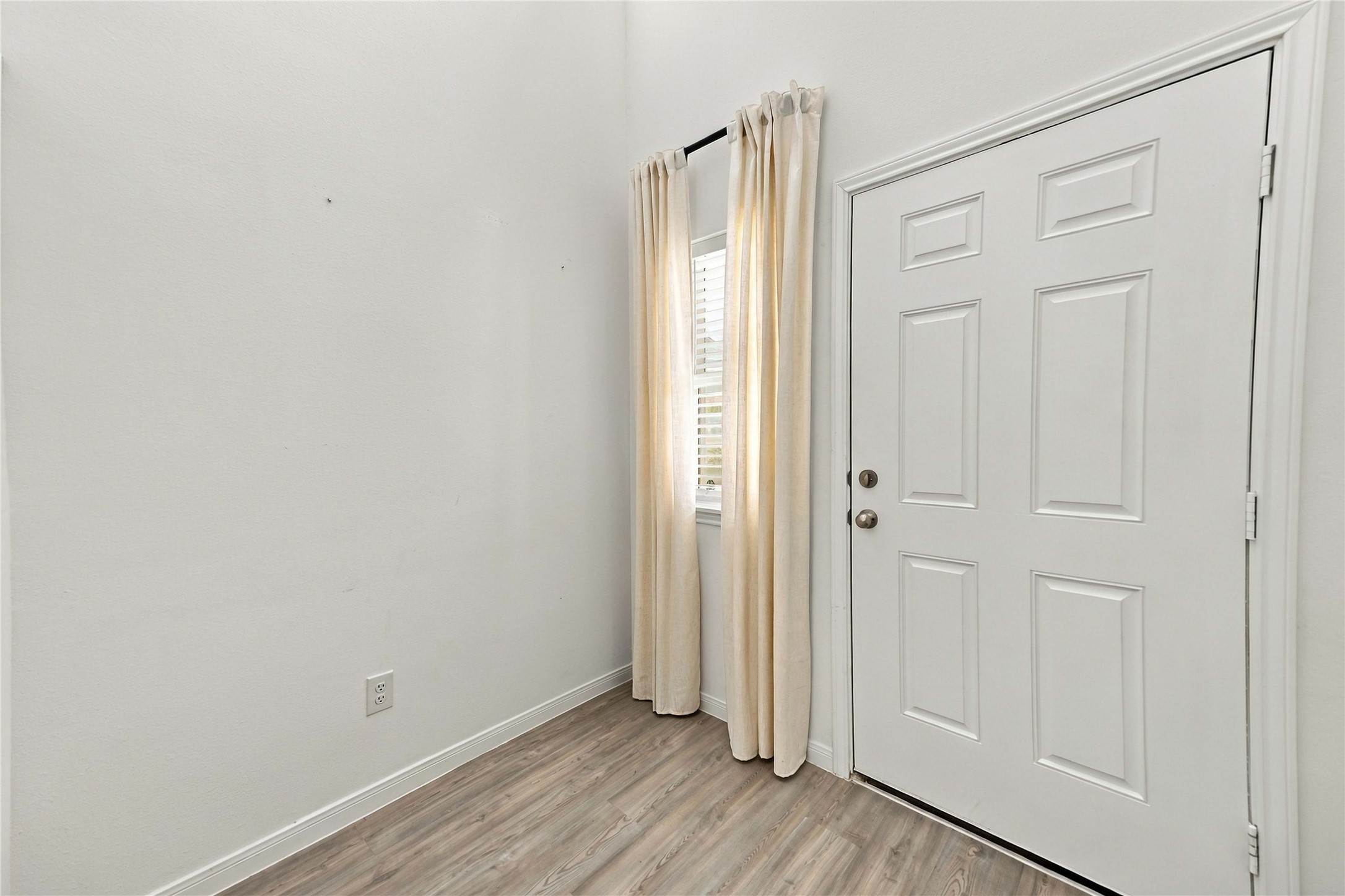 24520 Canyon Strata Lane Property Photo 4