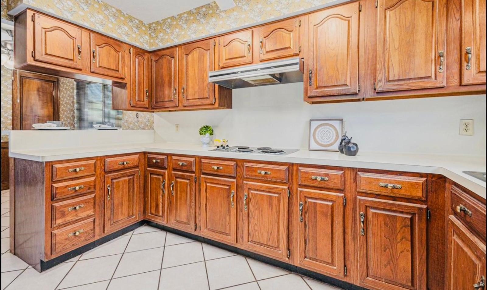 15014 Hollydale Drive Property Photo 9