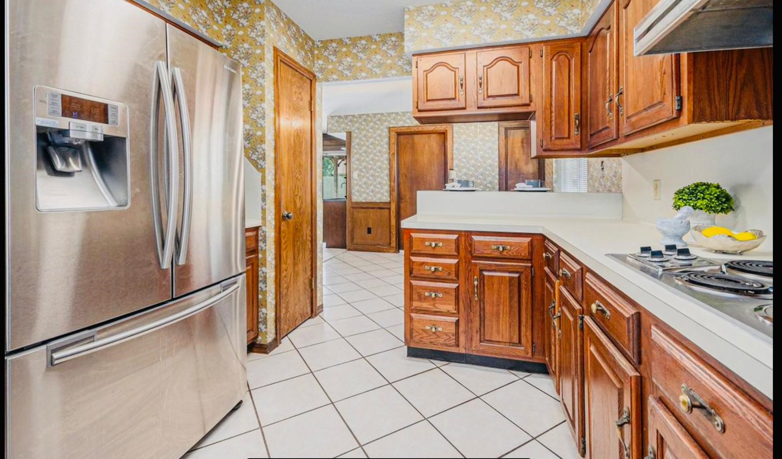 15014 Hollydale Drive Property Photo 10
