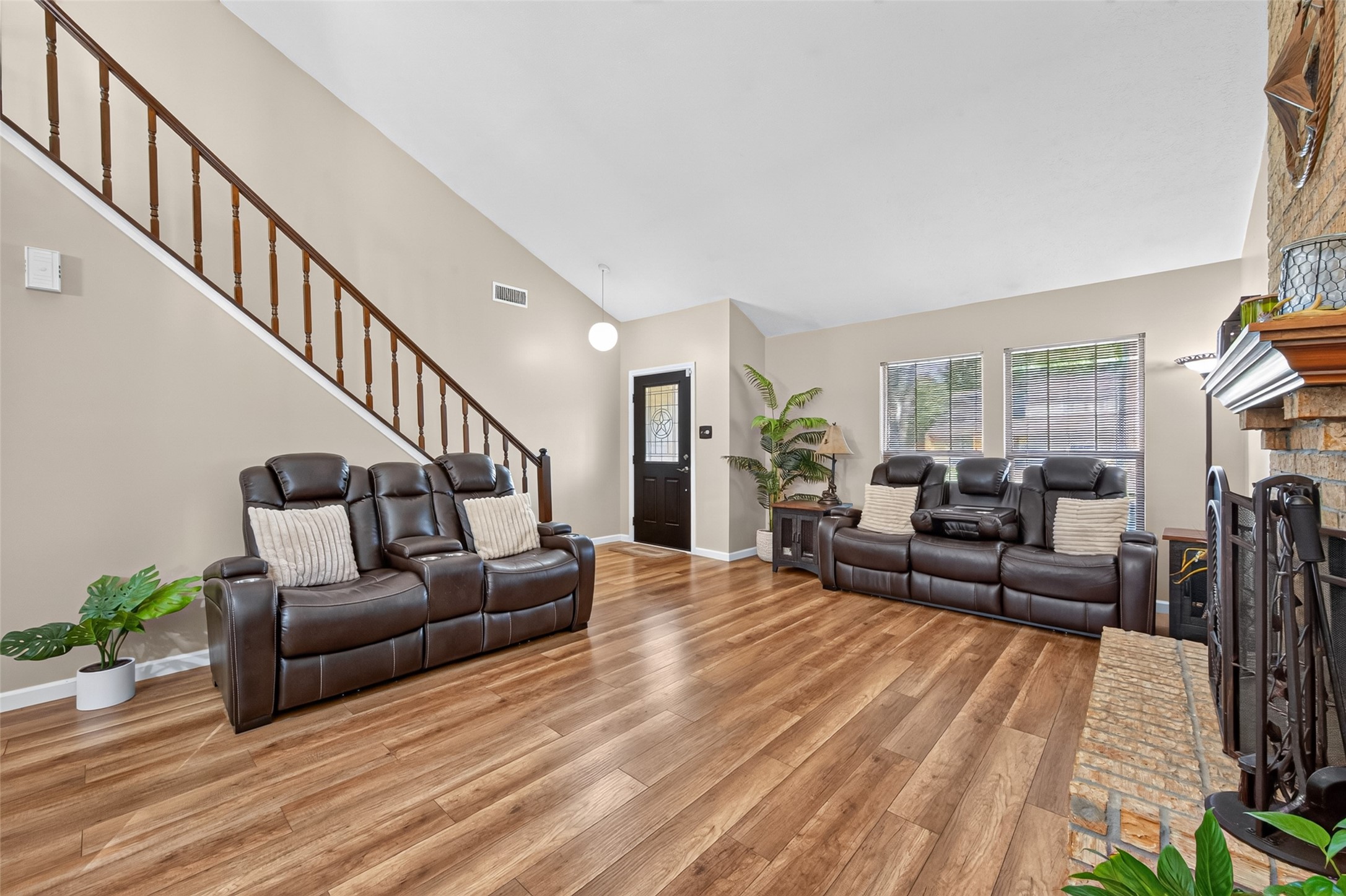 3119 Silver Falls Drive Property Photo 6