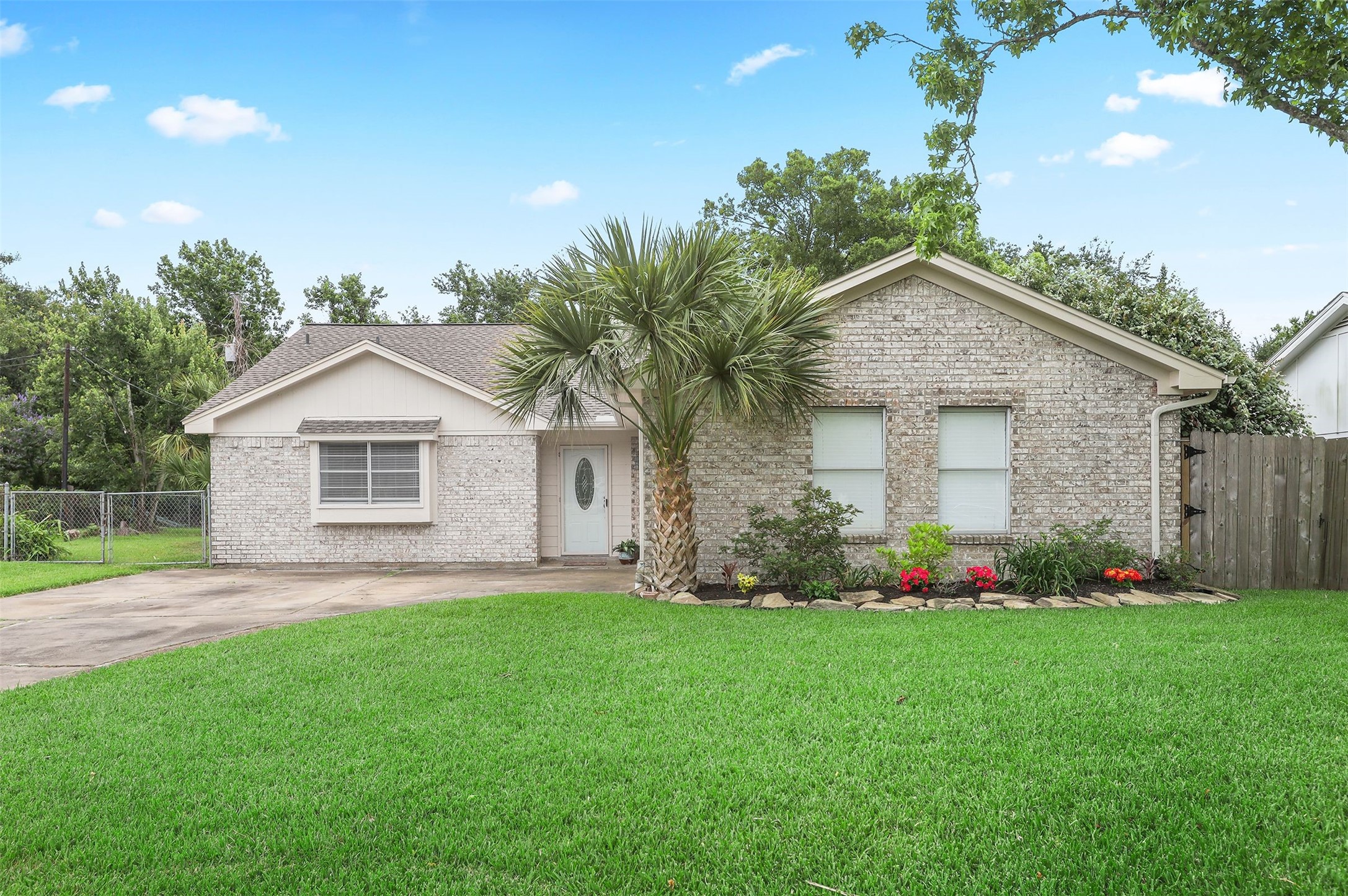 4609 S Flamingo Drive Property Photo 1