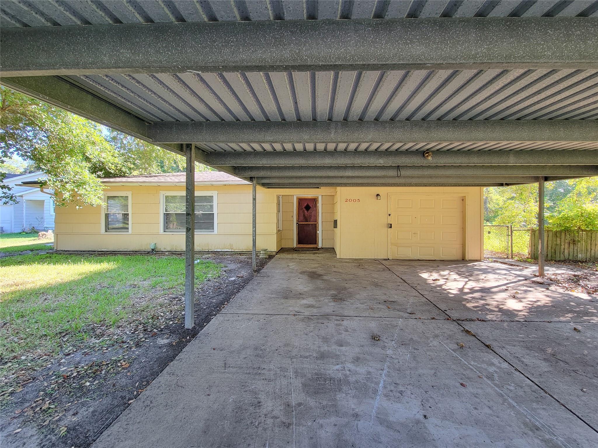 2005 Lenz Street Property Photo 1