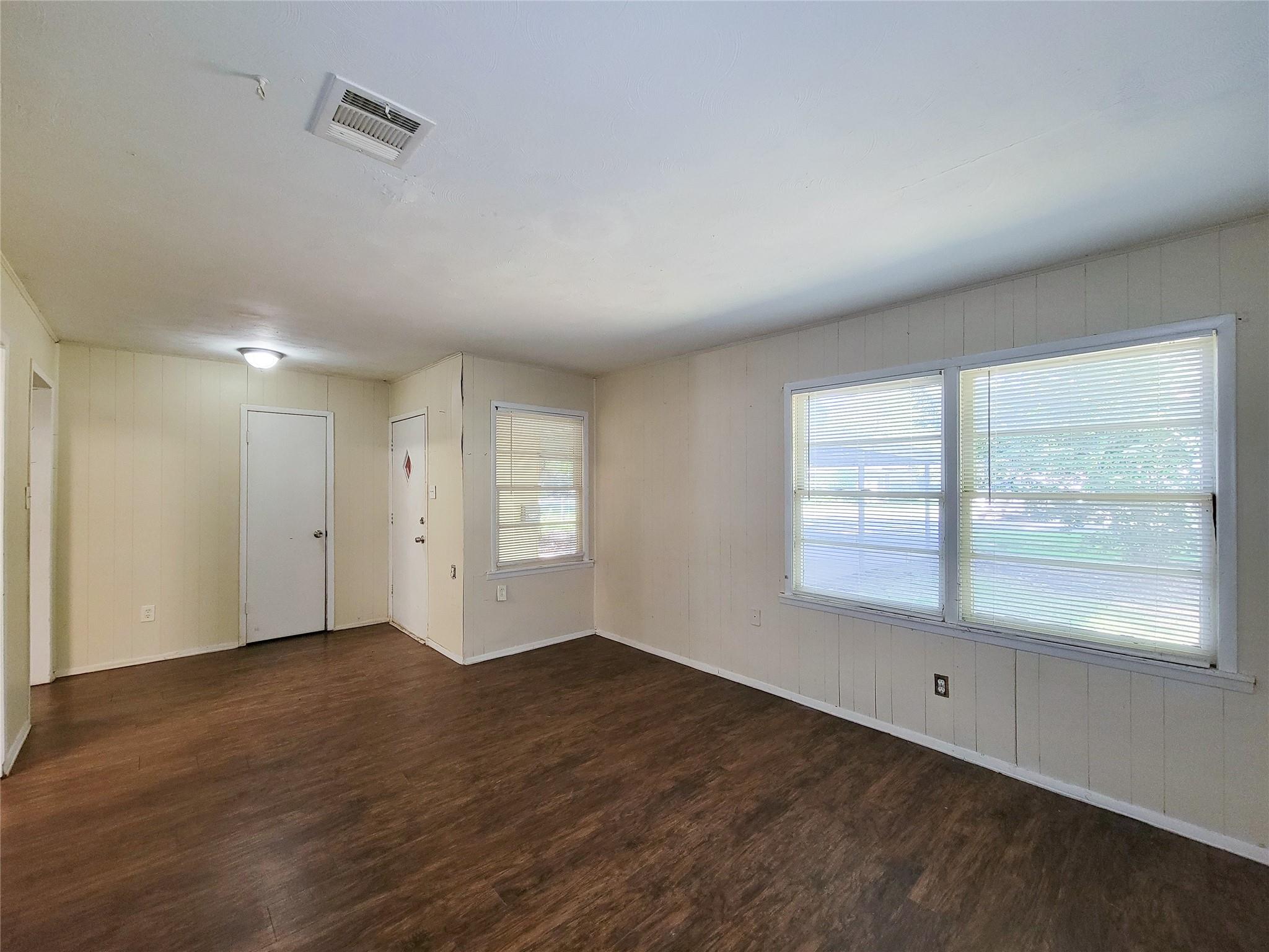 2005 Lenz Street Property Photo 3