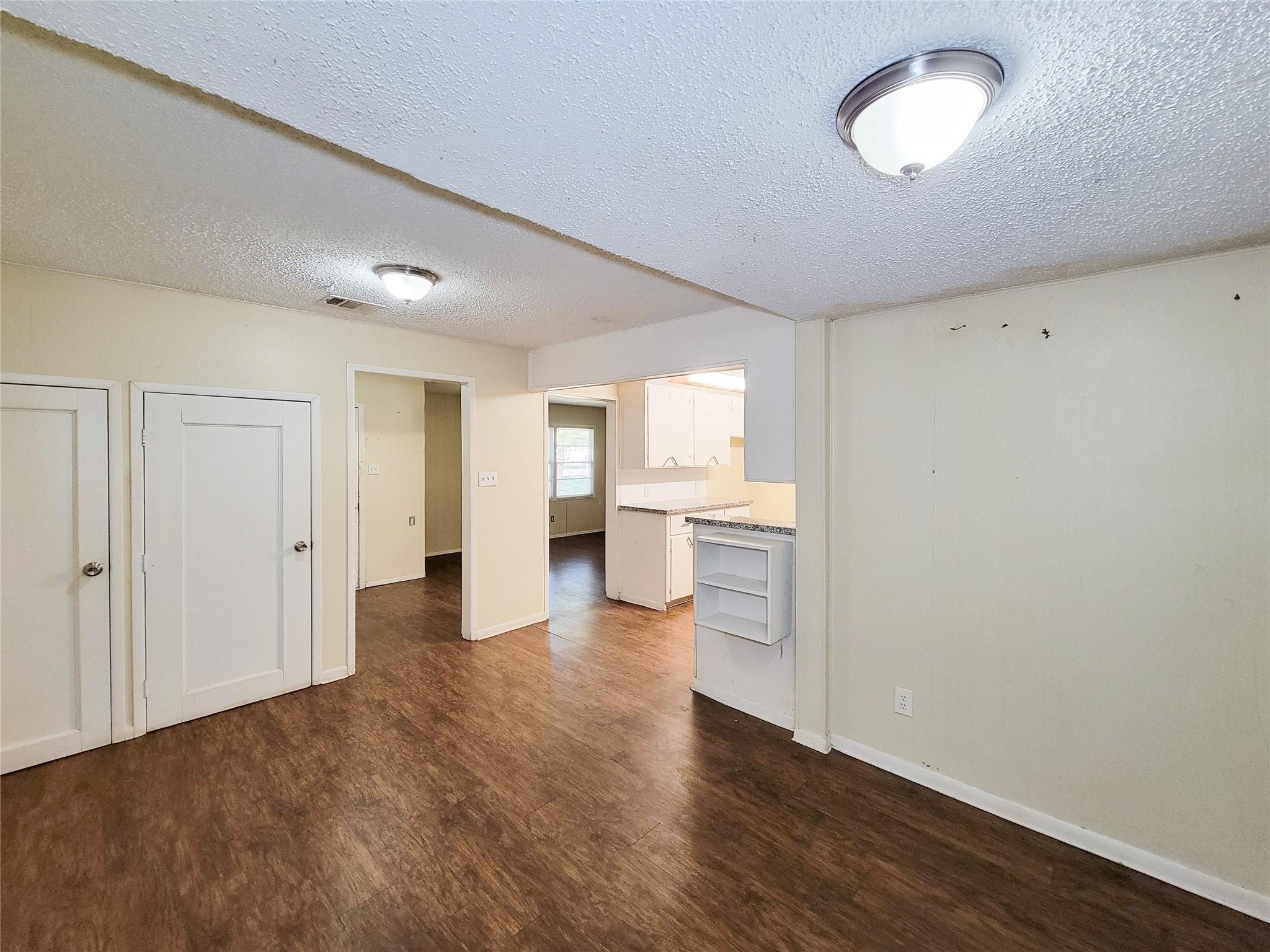 2005 Lenz Street Property Photo 6