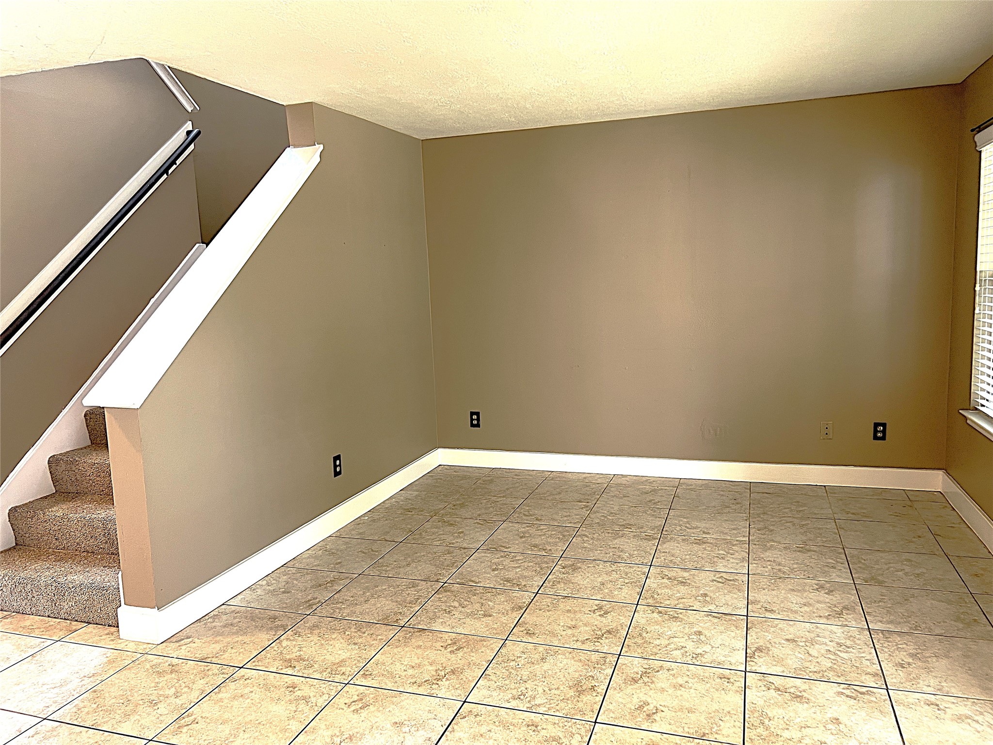 6819 Kingwood Glen Drive Property Photo 3