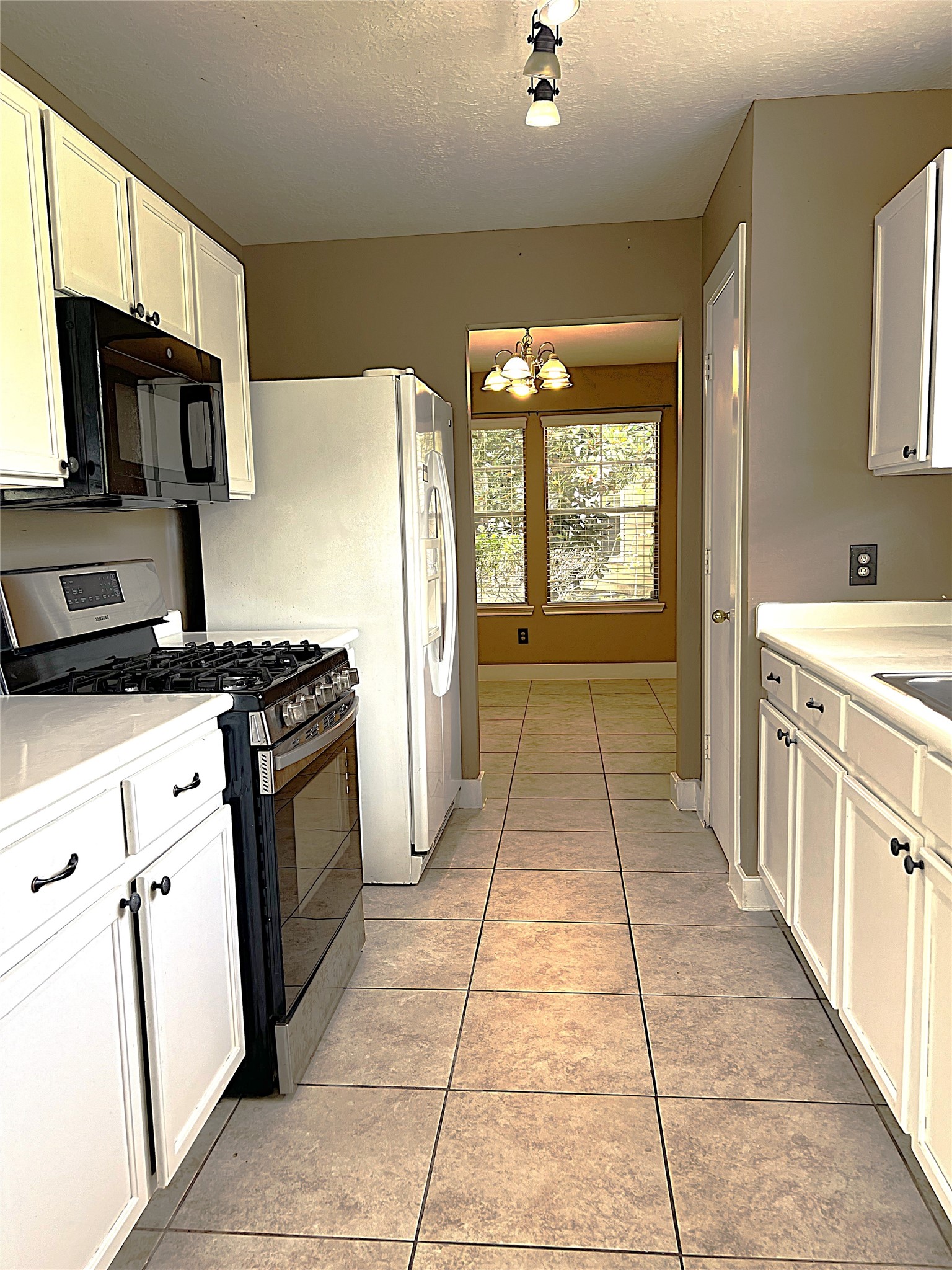6819 Kingwood Glen Drive Property Photo 8
