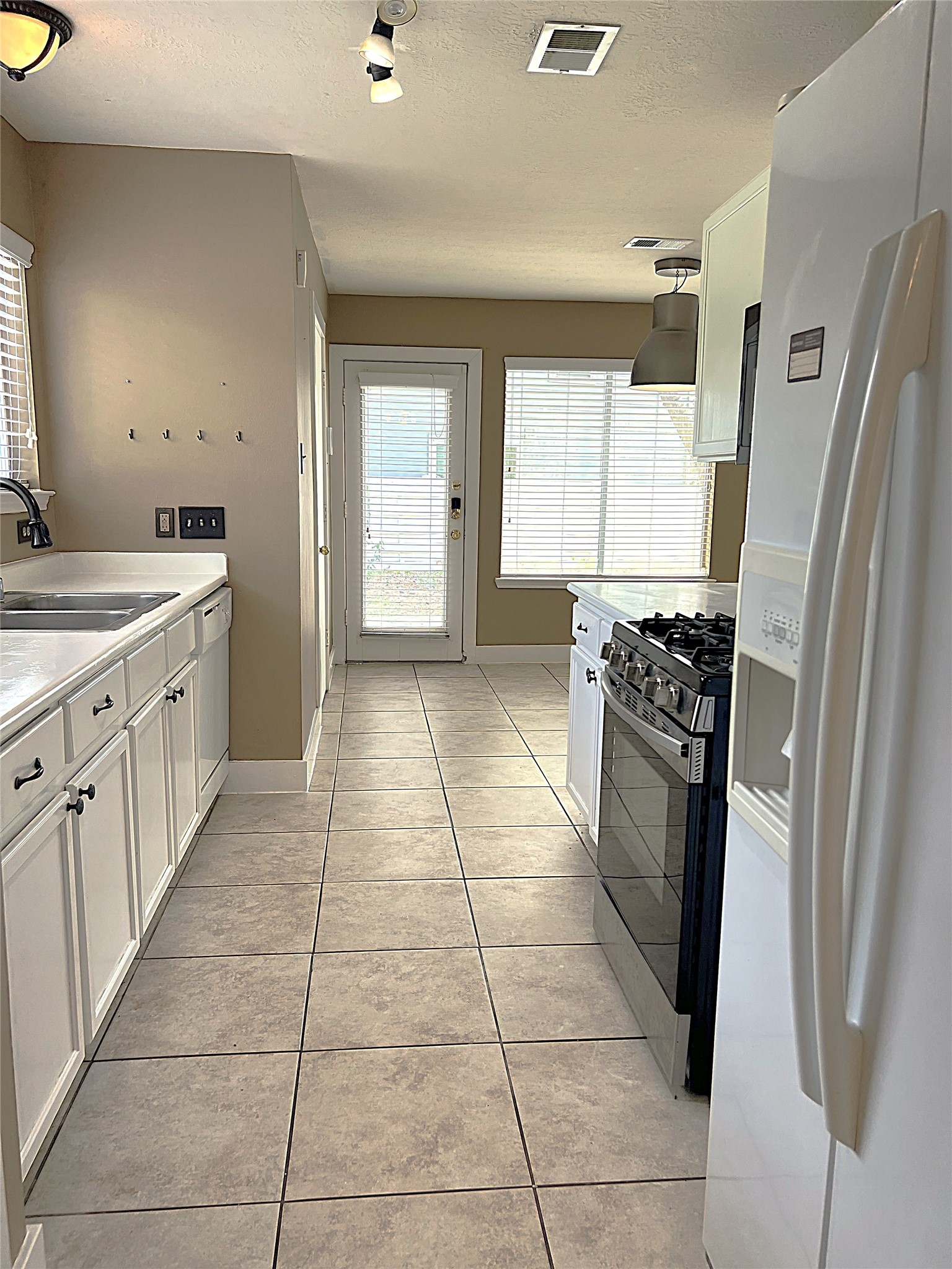 6819 Kingwood Glen Drive Property Photo 9