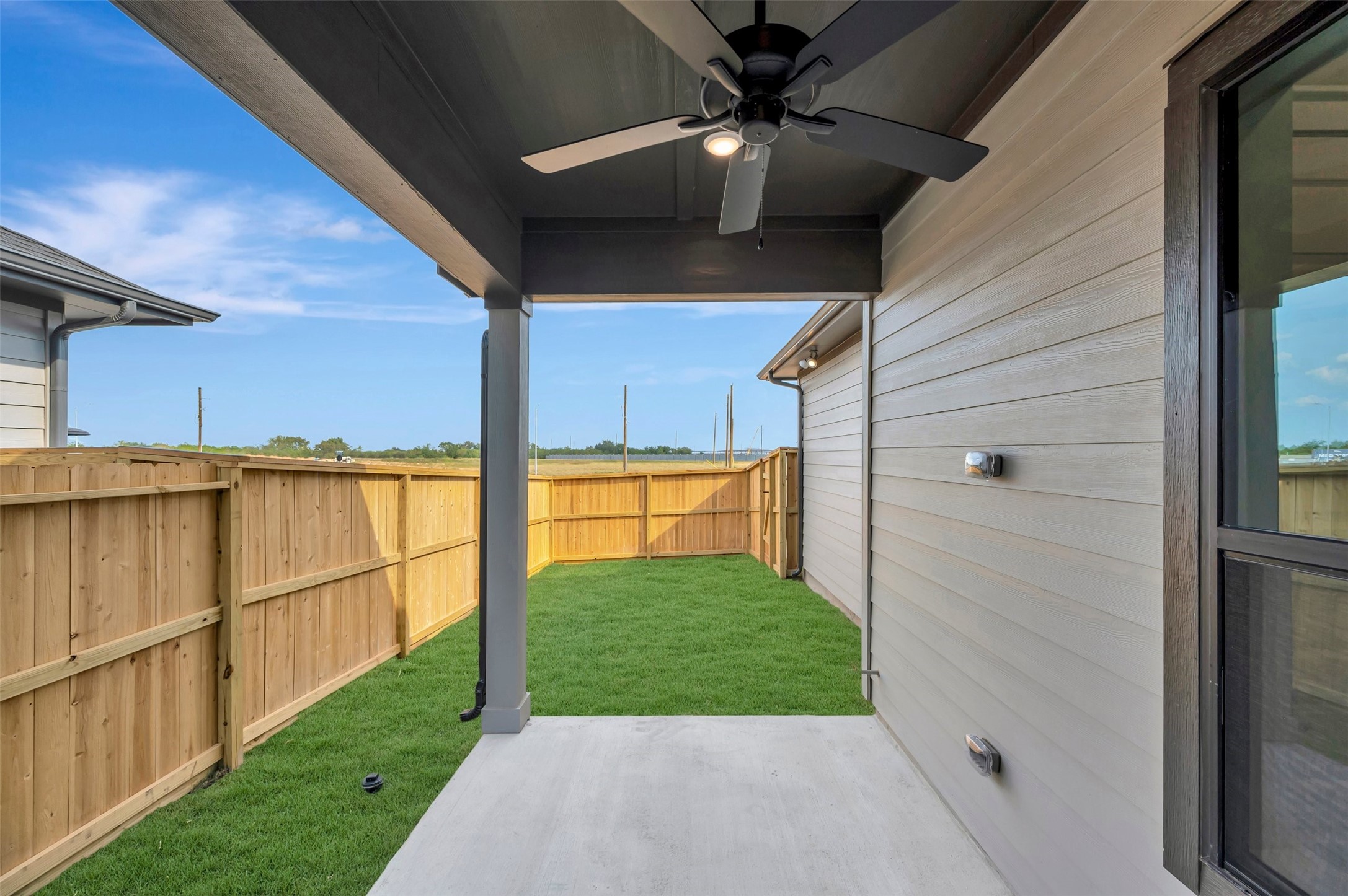 16742 Vibrant Avenue Property Photo 9