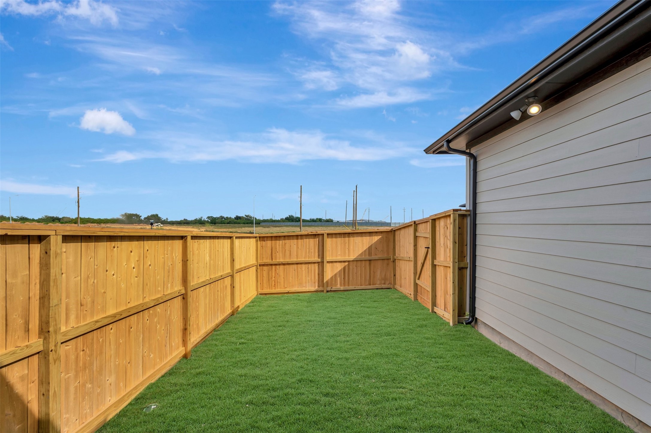 16742 Vibrant Avenue Property Photo 10