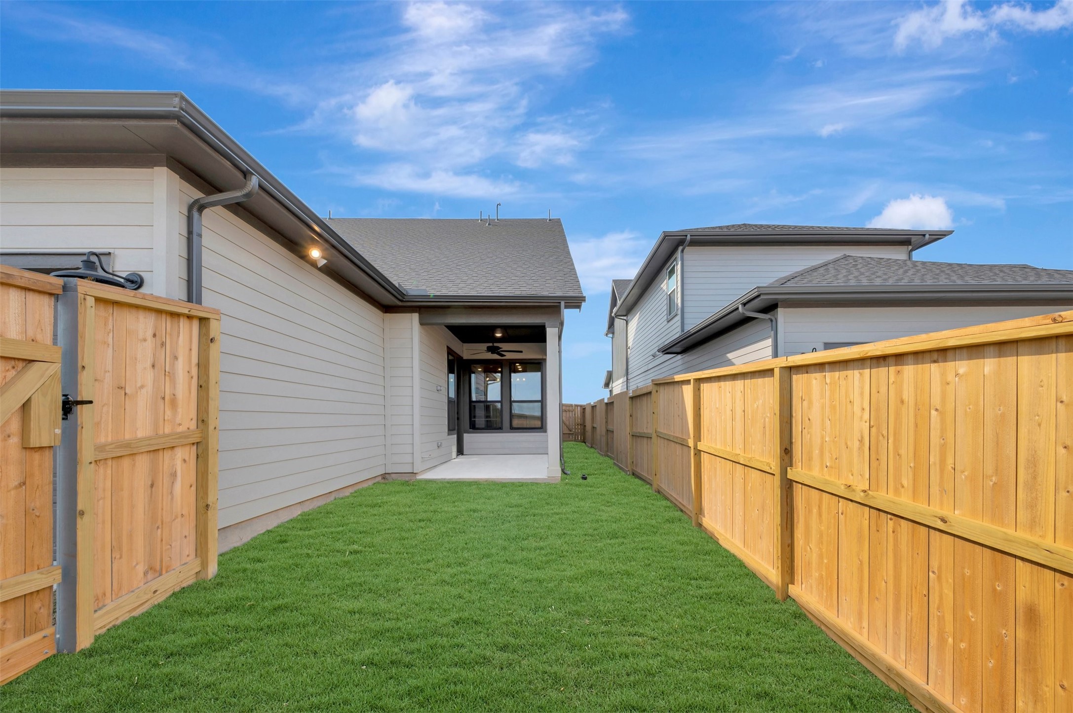 16742 Vibrant Avenue Property Photo 11