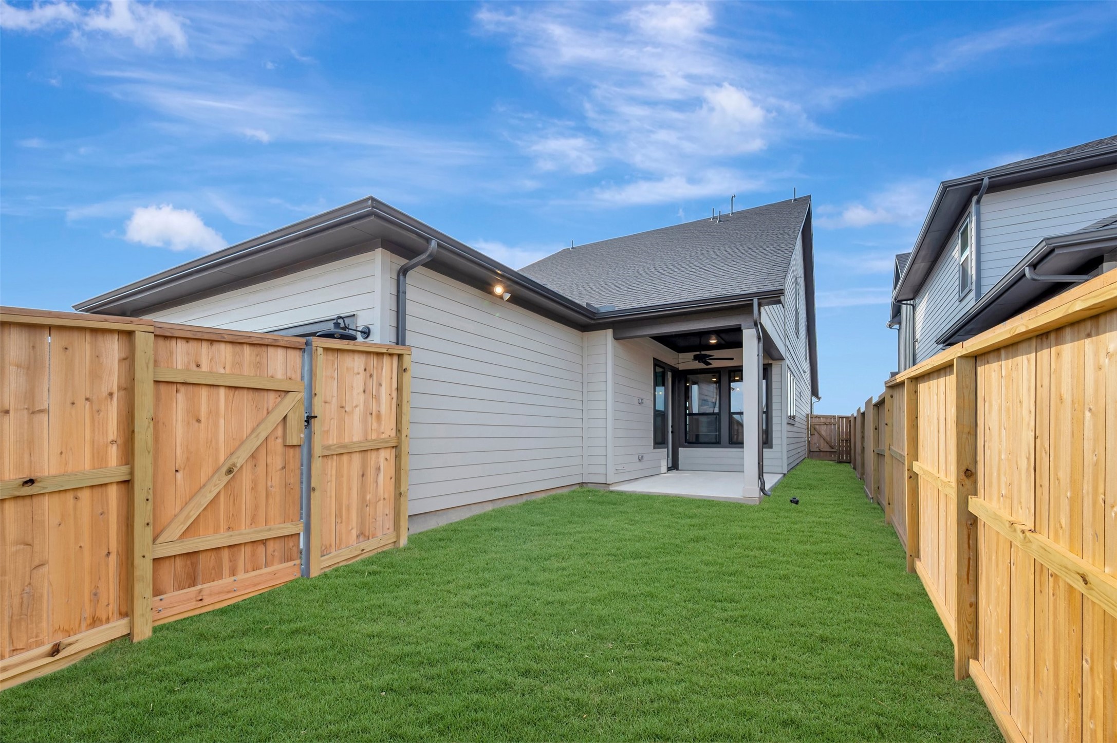 16742 Vibrant Avenue Property Photo 12
