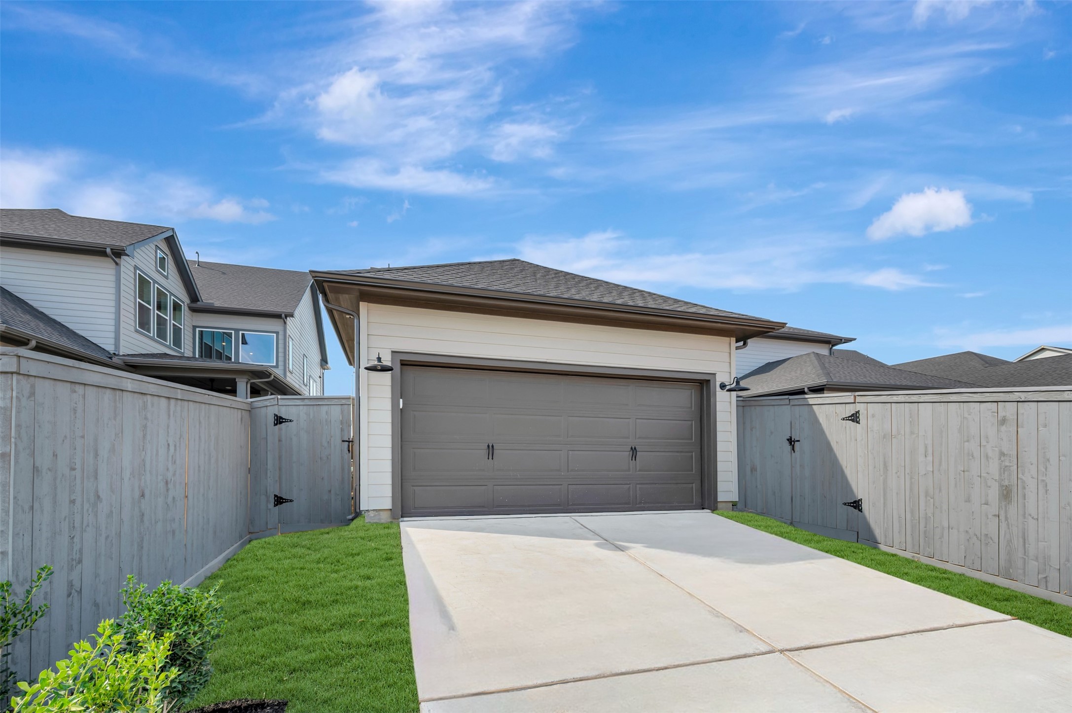 16742 Vibrant Avenue Property Photo 14