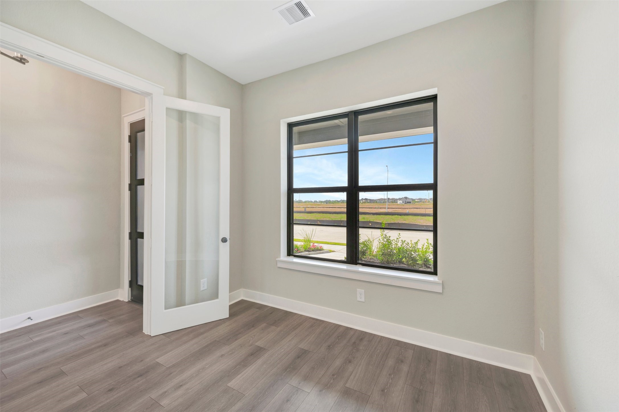 16742 Vibrant Avenue Property Photo 16