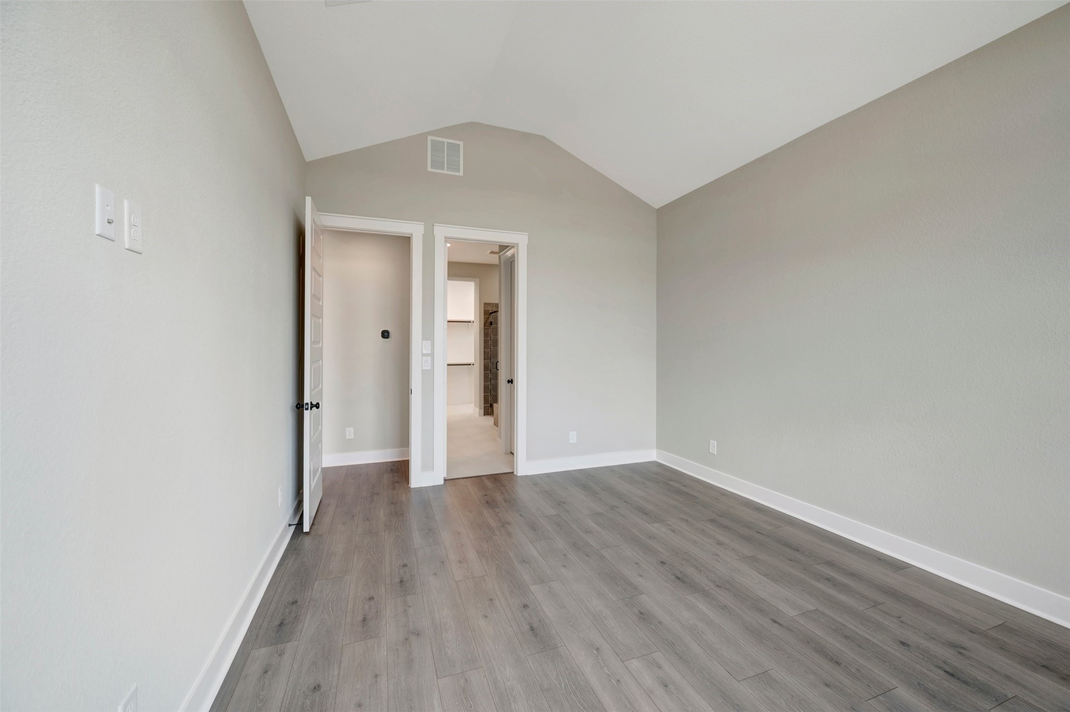 16742 Vibrant Avenue Property Photo 18