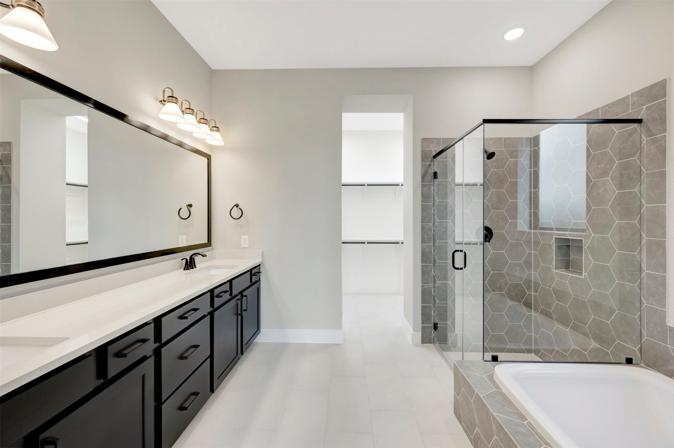 16742 Vibrant Avenue Property Photo 19
