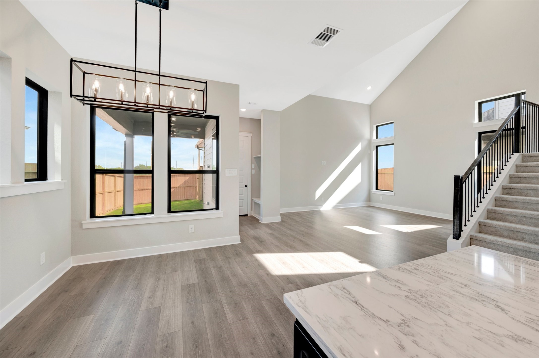 16742 Vibrant Avenue Property Photo 28