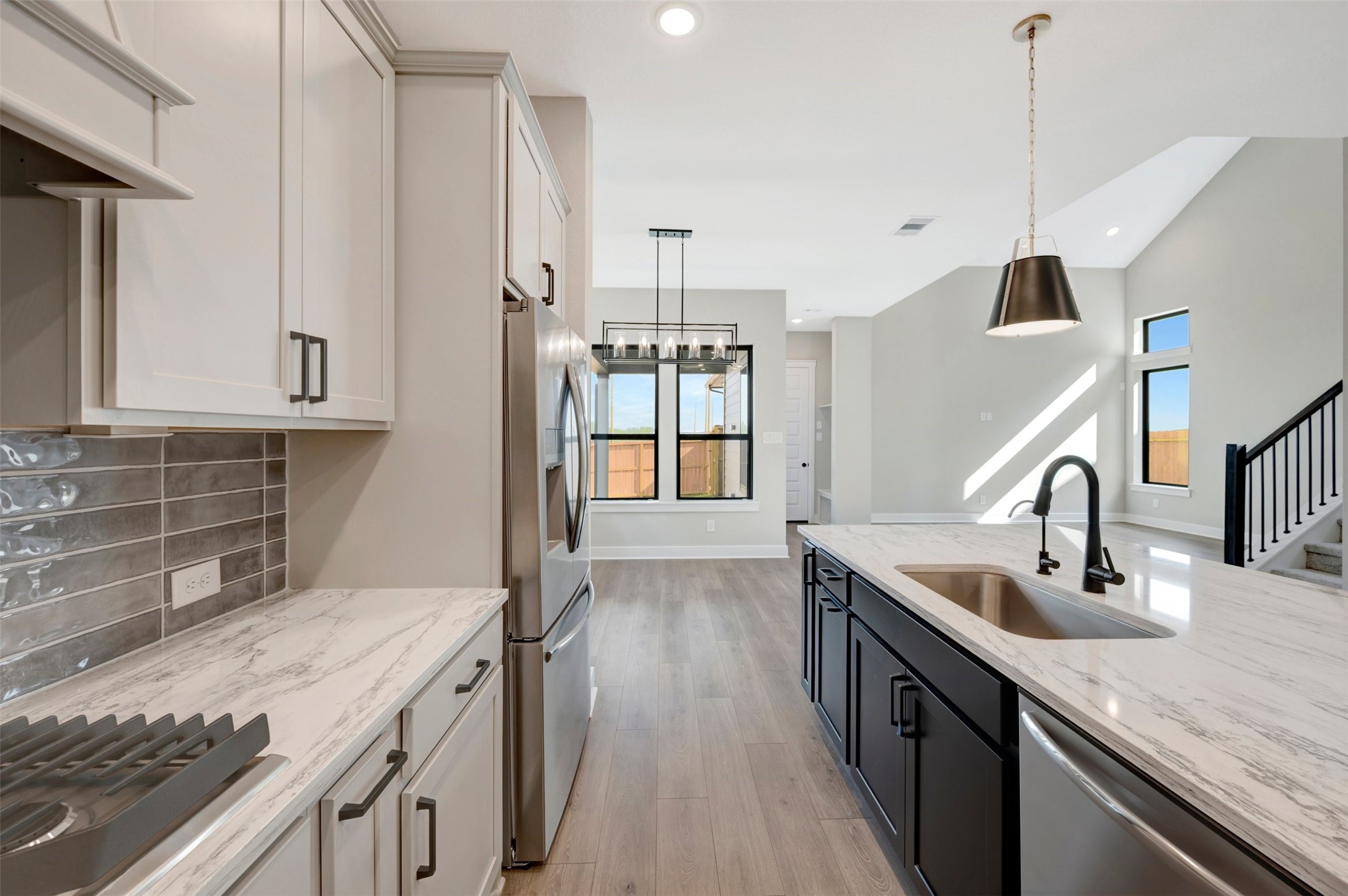 16742 Vibrant Avenue Property Photo 29