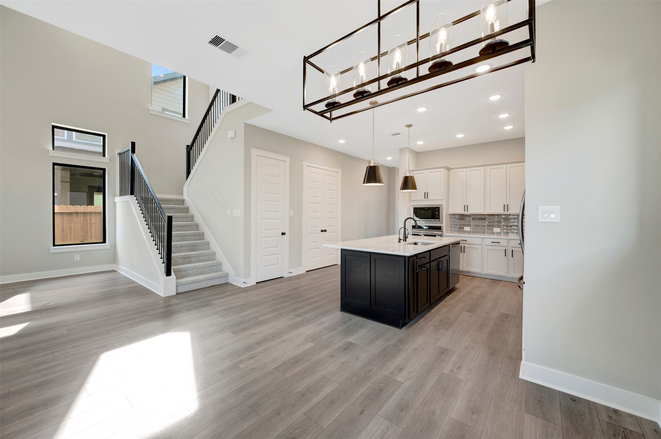 16742 Vibrant Avenue Property Photo 31