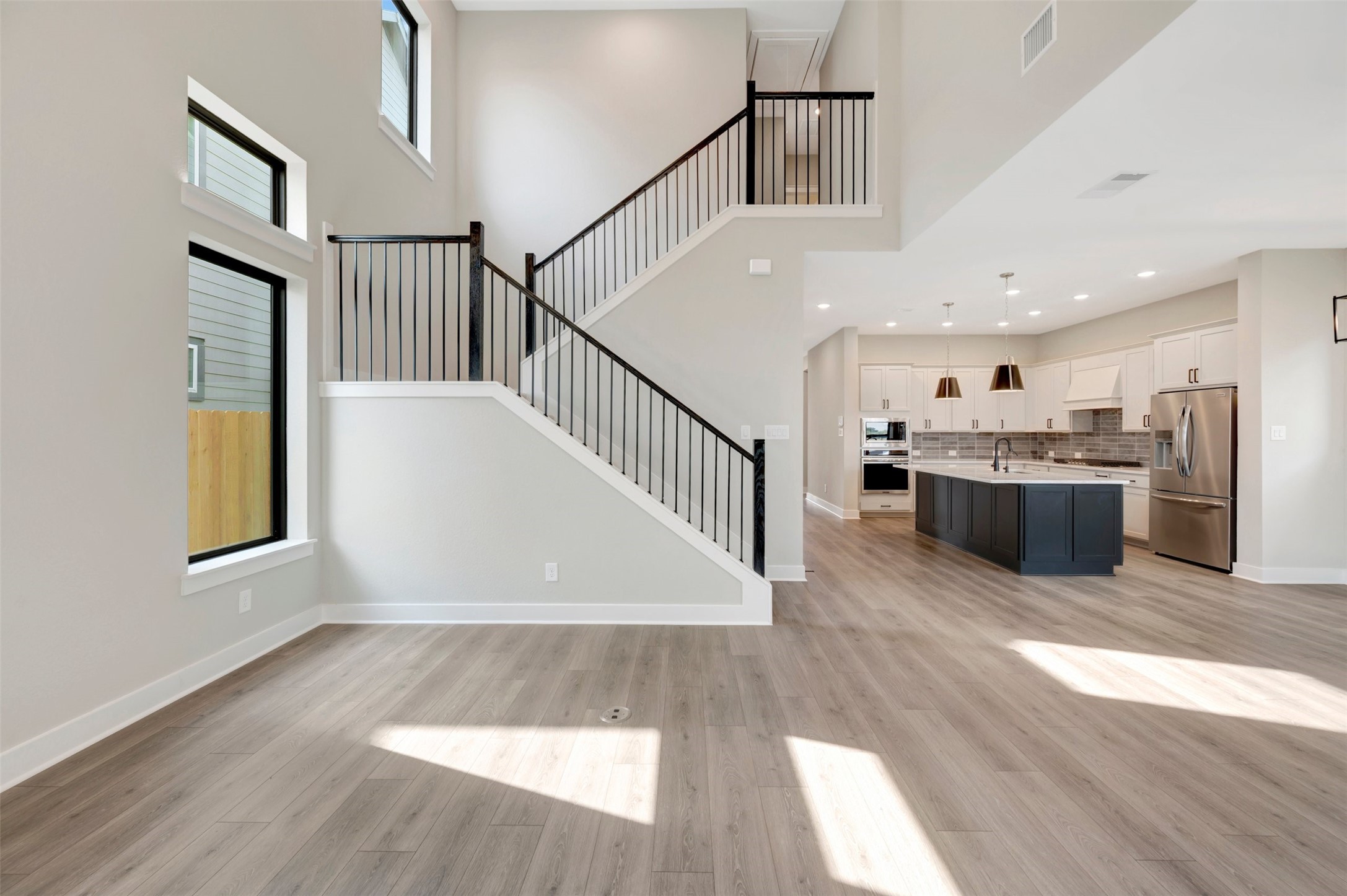 16742 Vibrant Avenue Property Photo 34