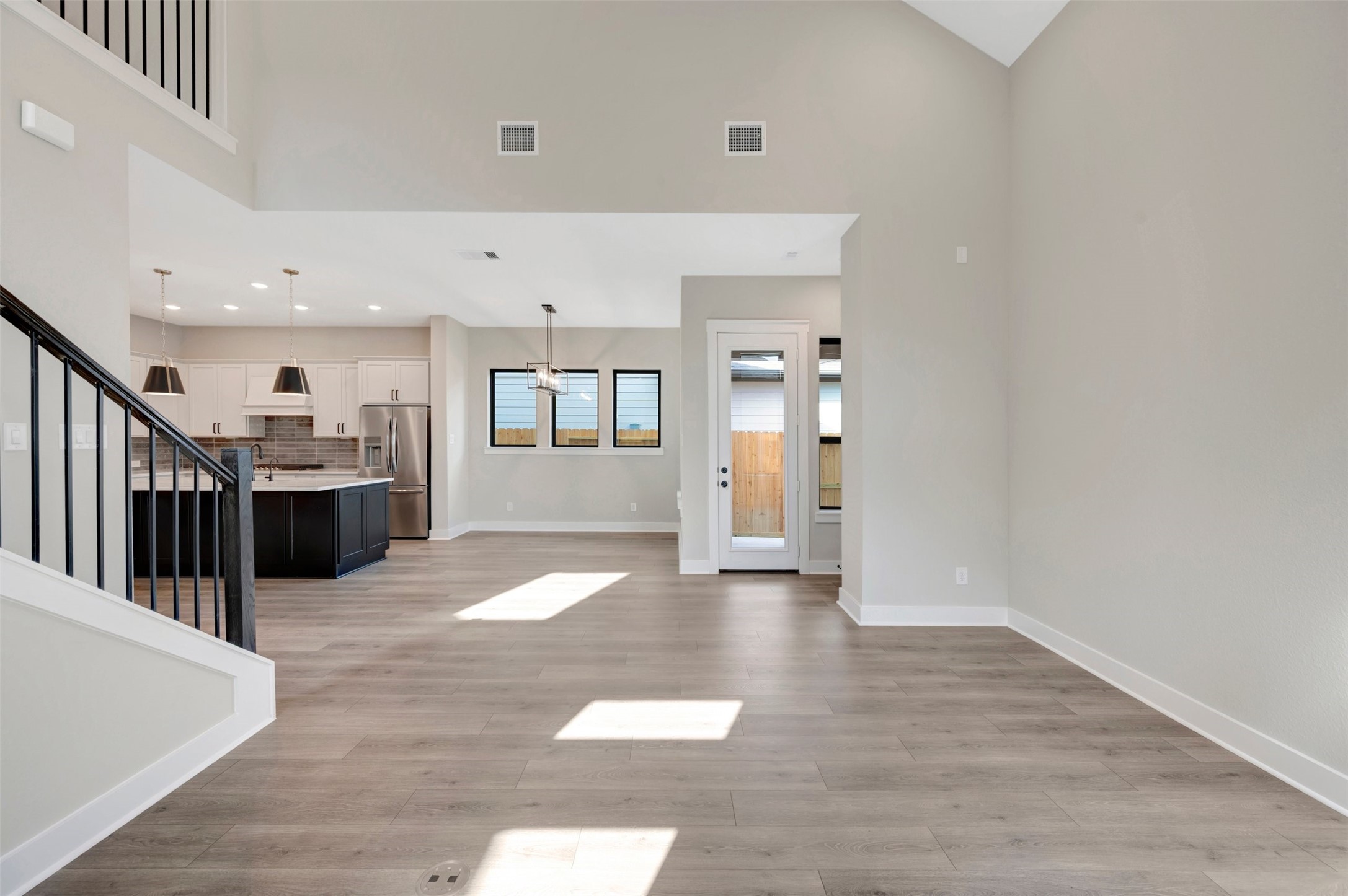 16742 Vibrant Avenue Property Photo 36