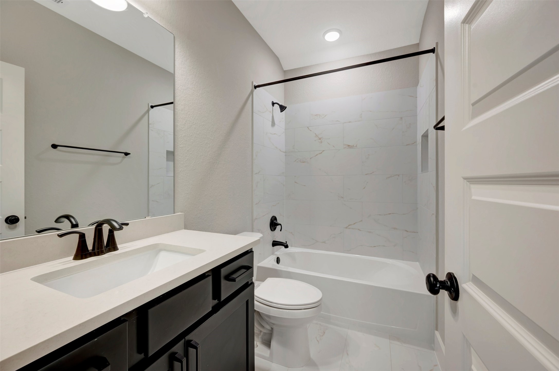 16742 Vibrant Avenue Property Photo 38