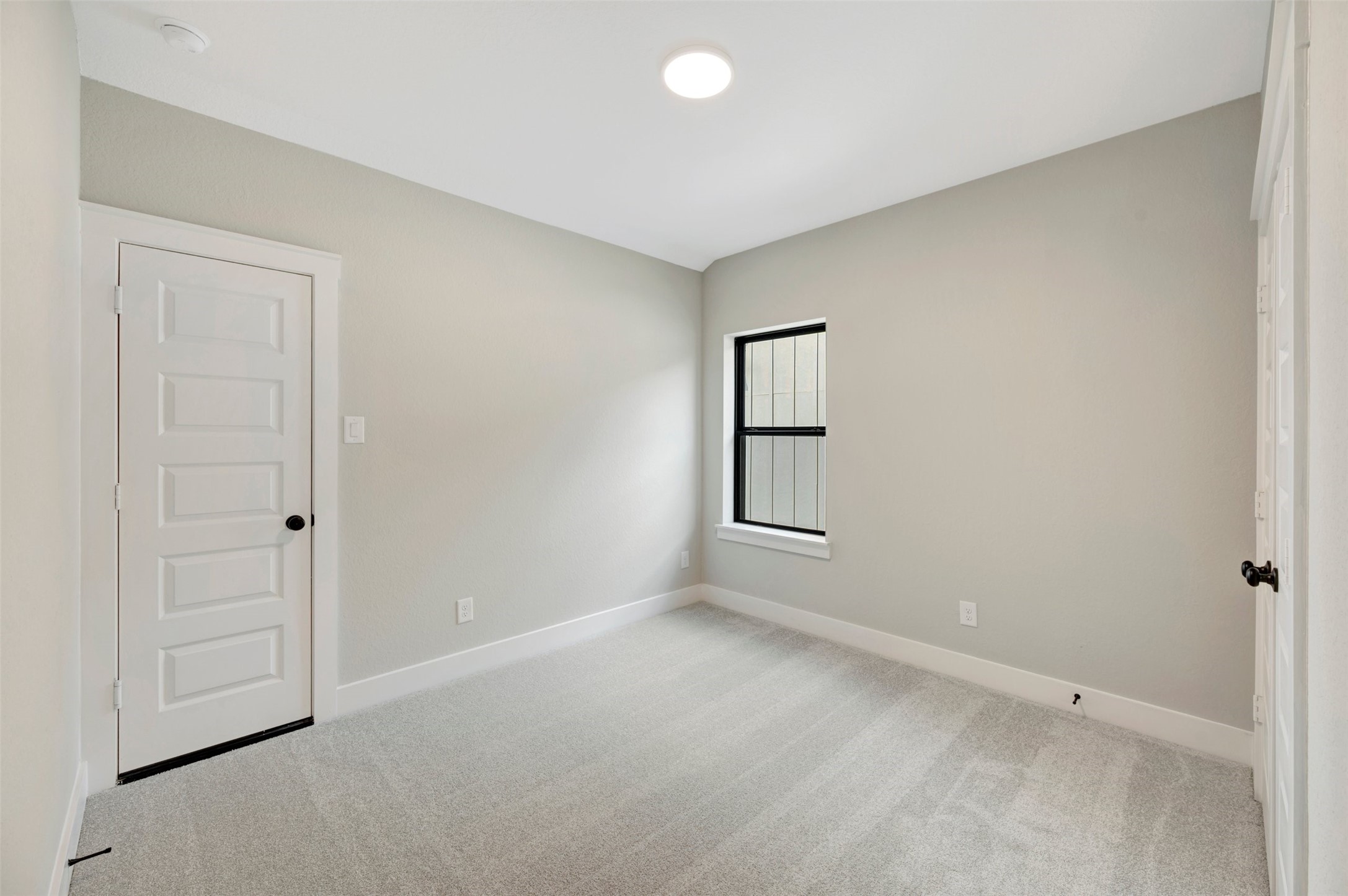 16742 Vibrant Avenue Property Photo 39